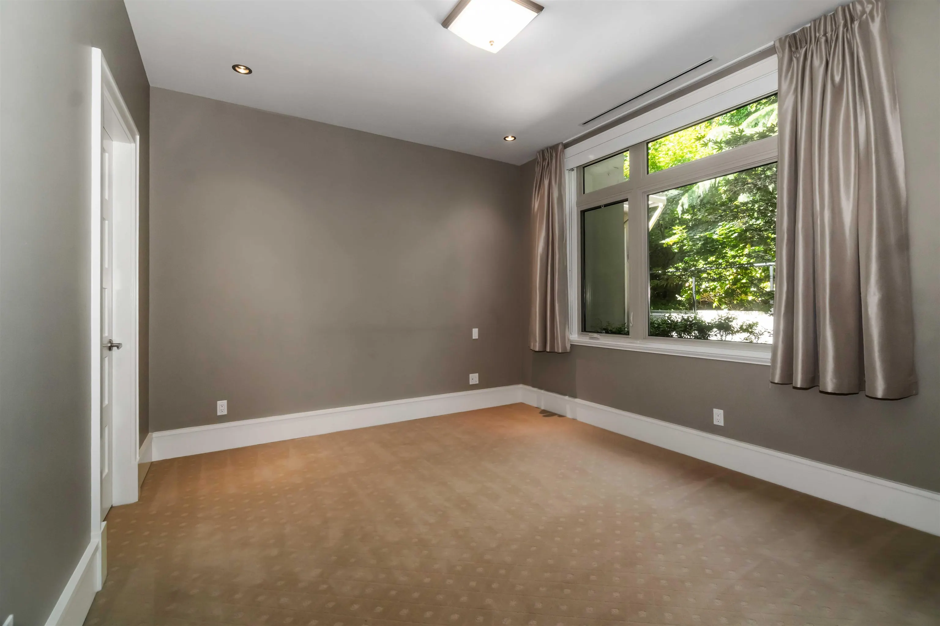 304 2535 Garden Court