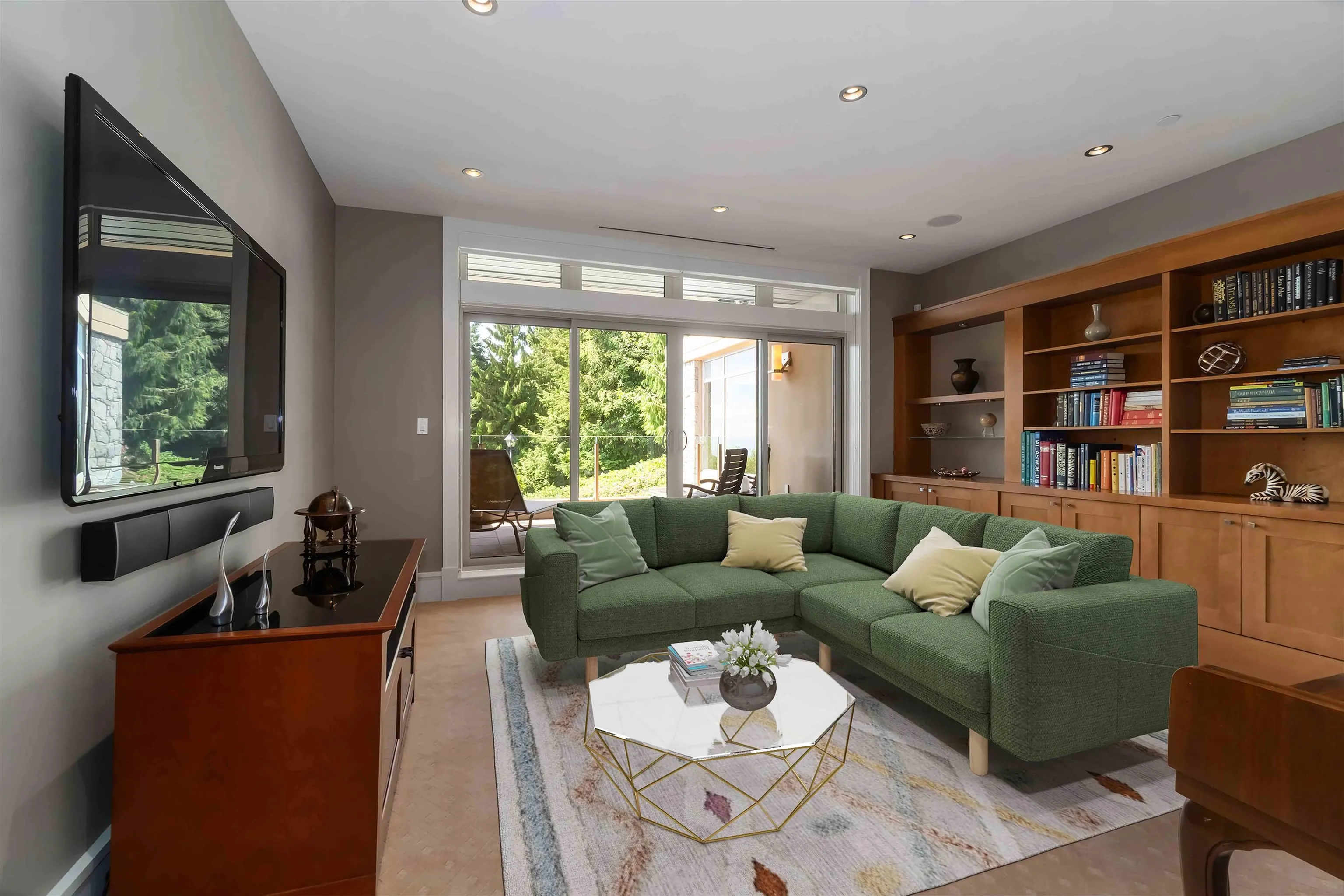 304 2535 Garden Court