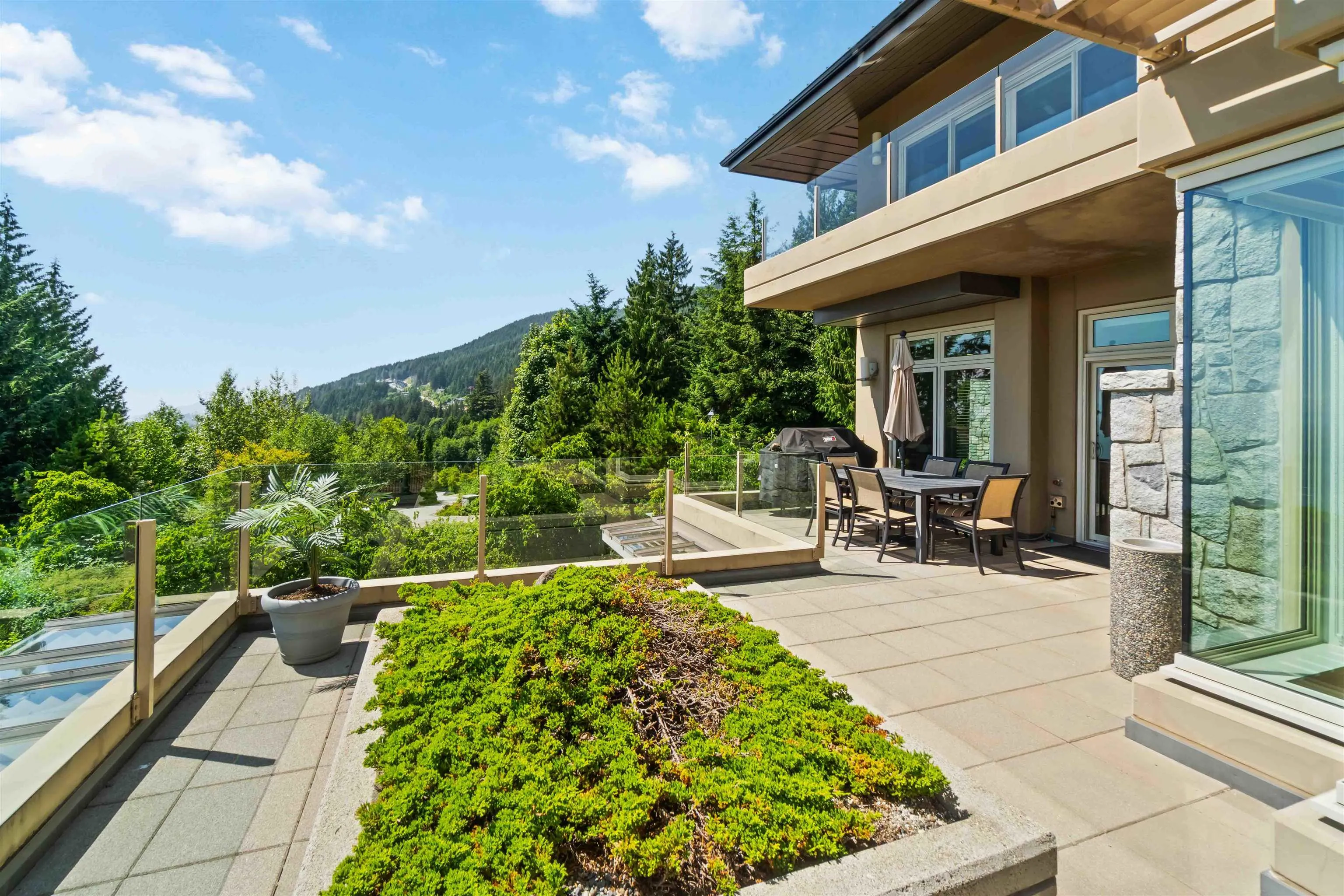 304 2535 Garden Court