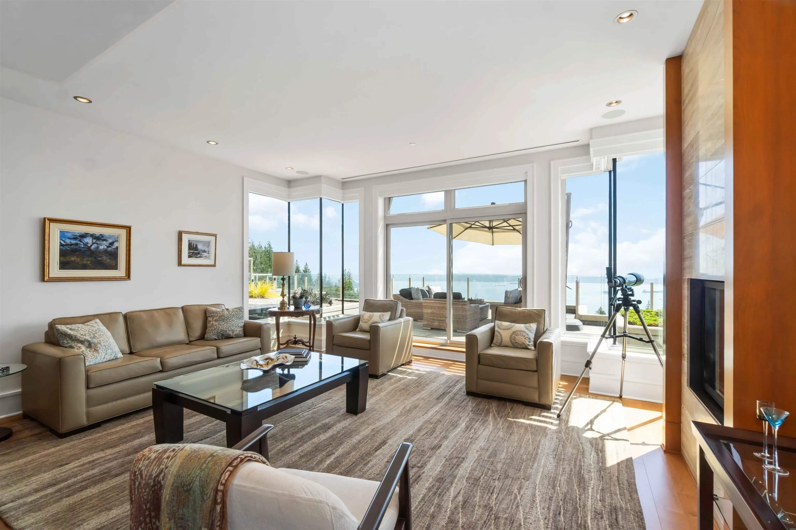 304 2535 Garden Court