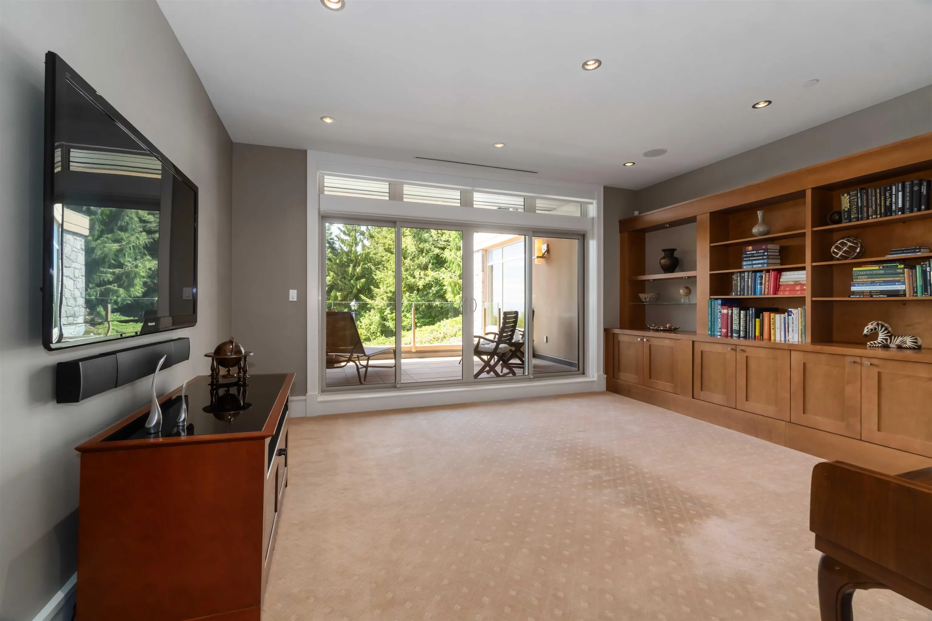 304 2535 Garden Court