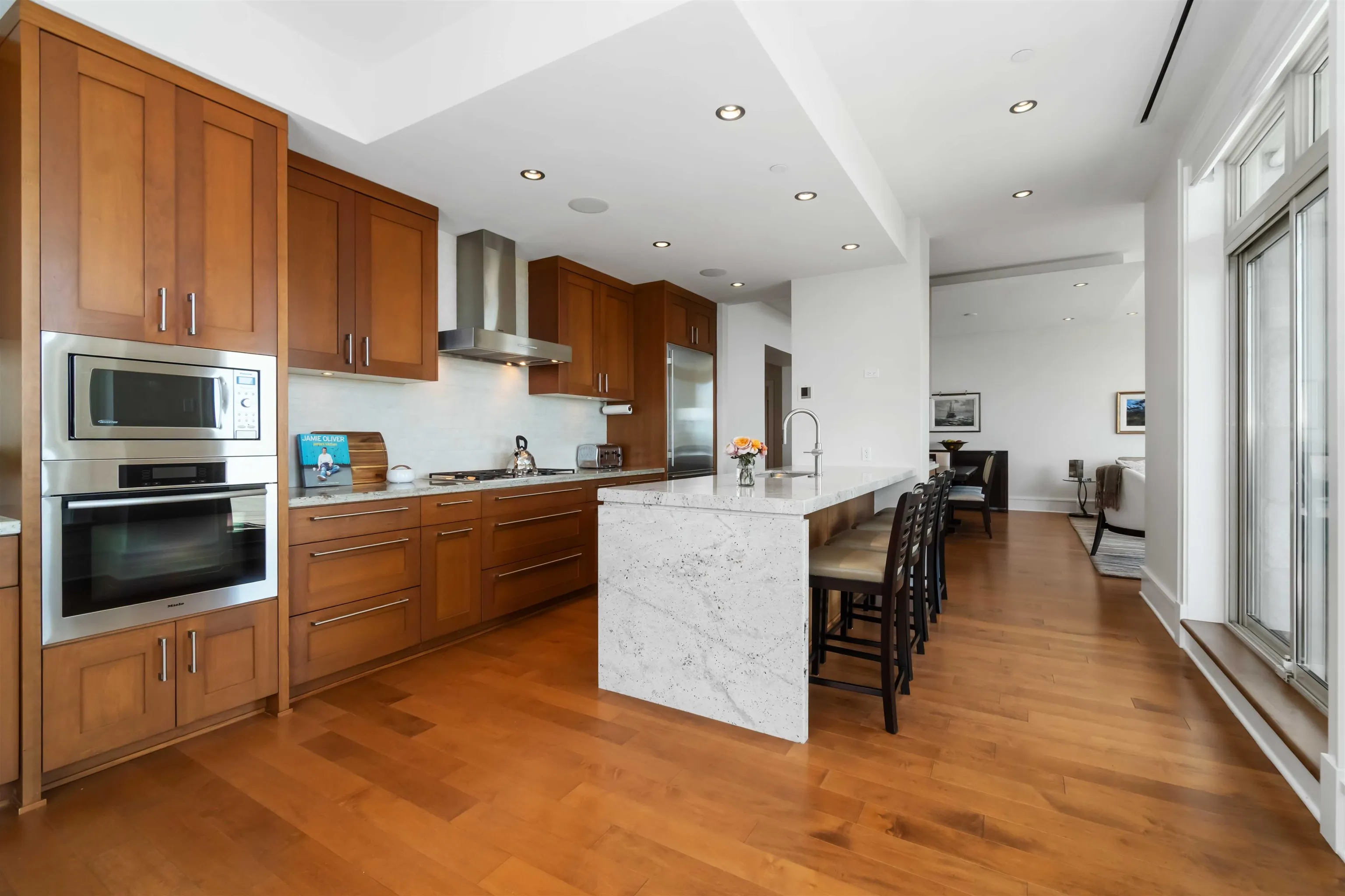 304 2535 Garden Court