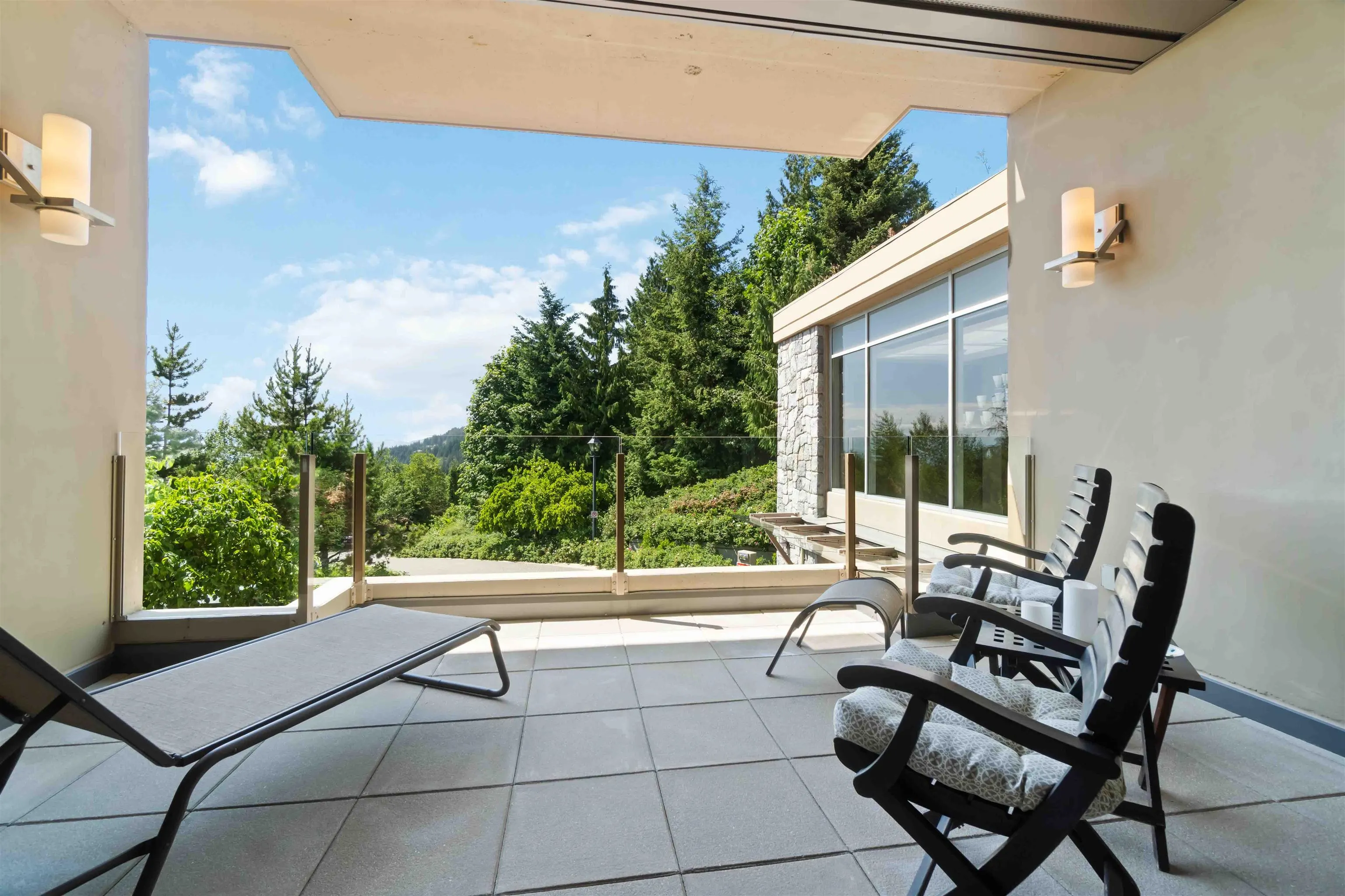 304 2535 Garden Court