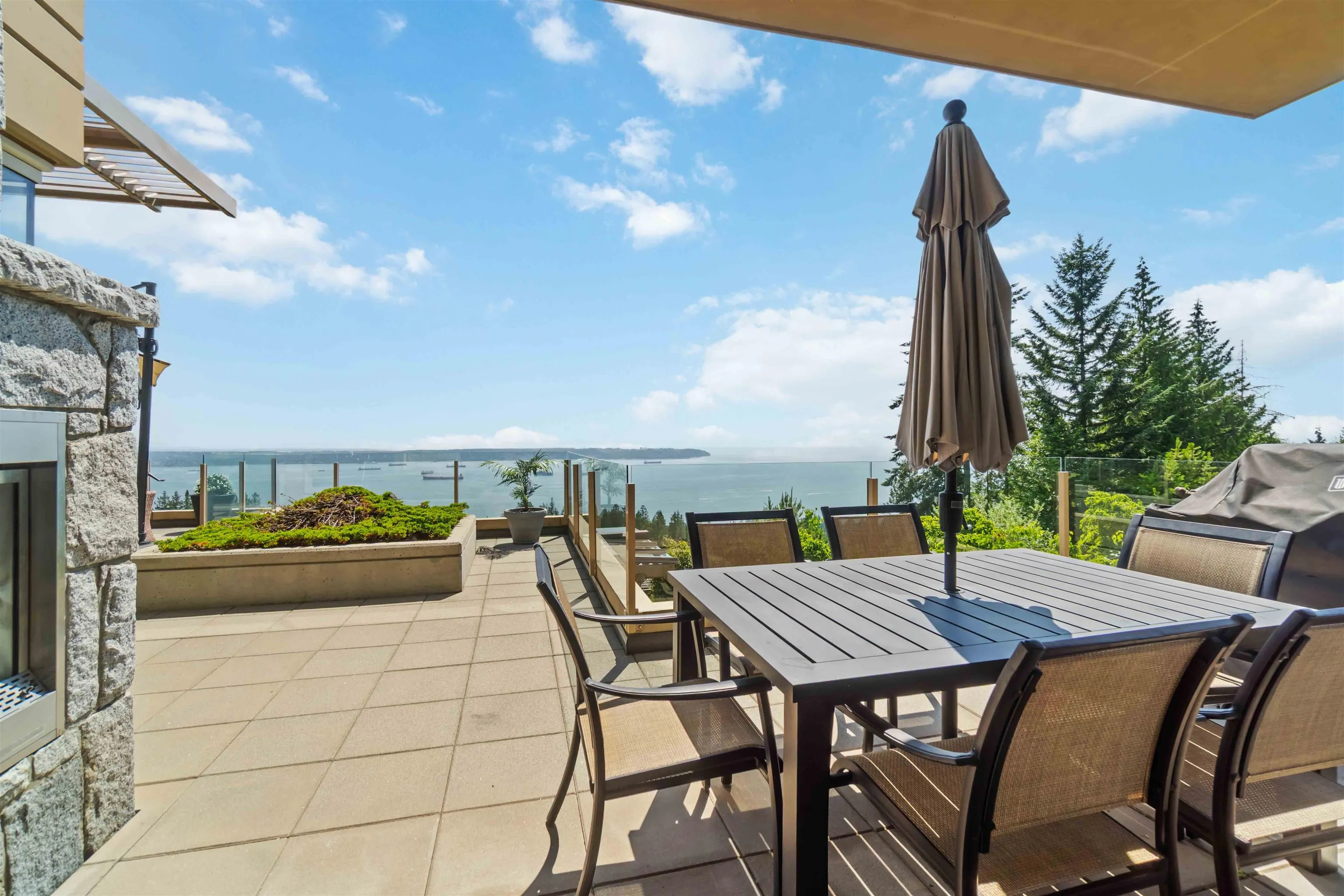 304 2535 Garden Court