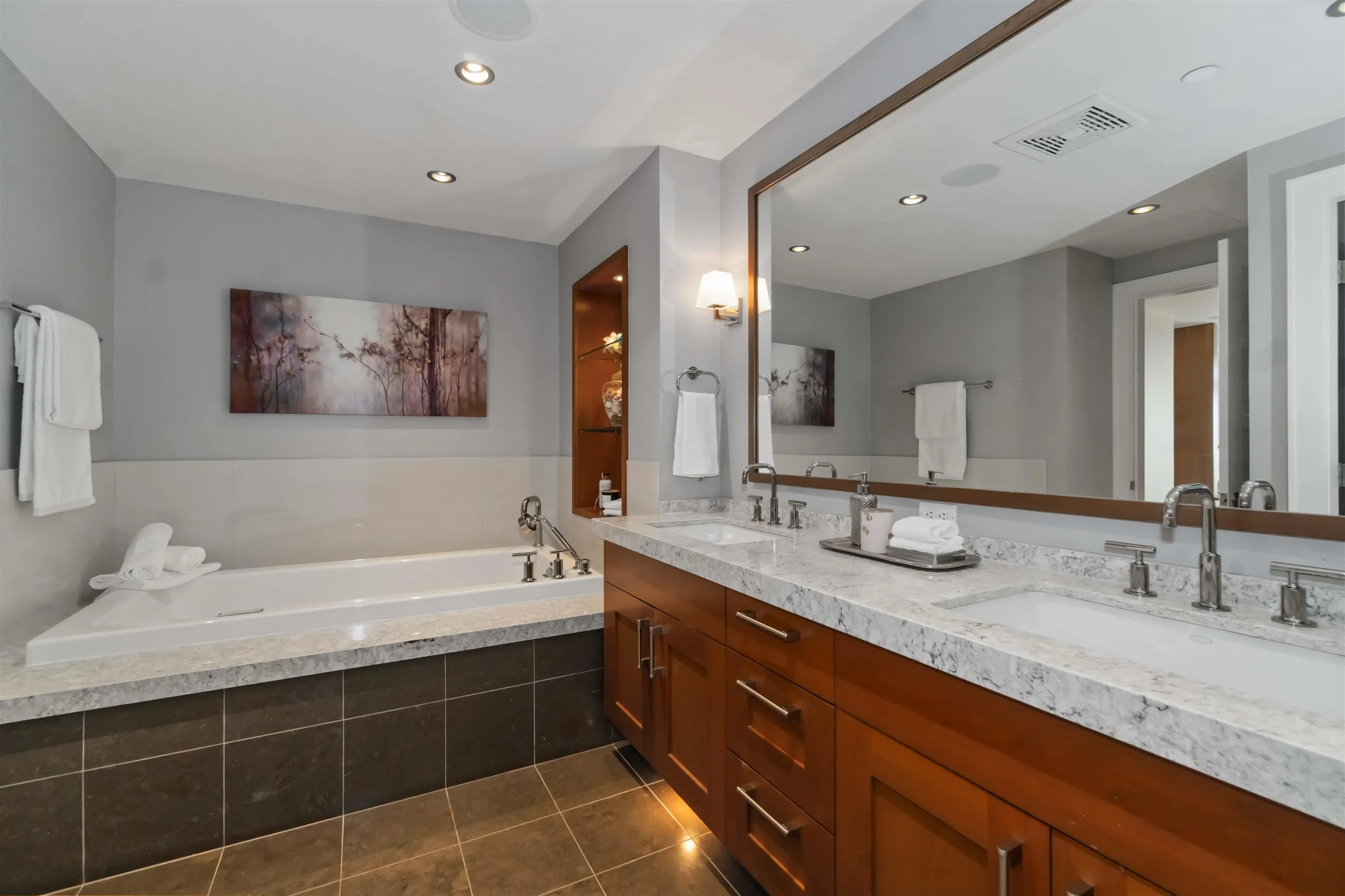 304 2535 Garden Court