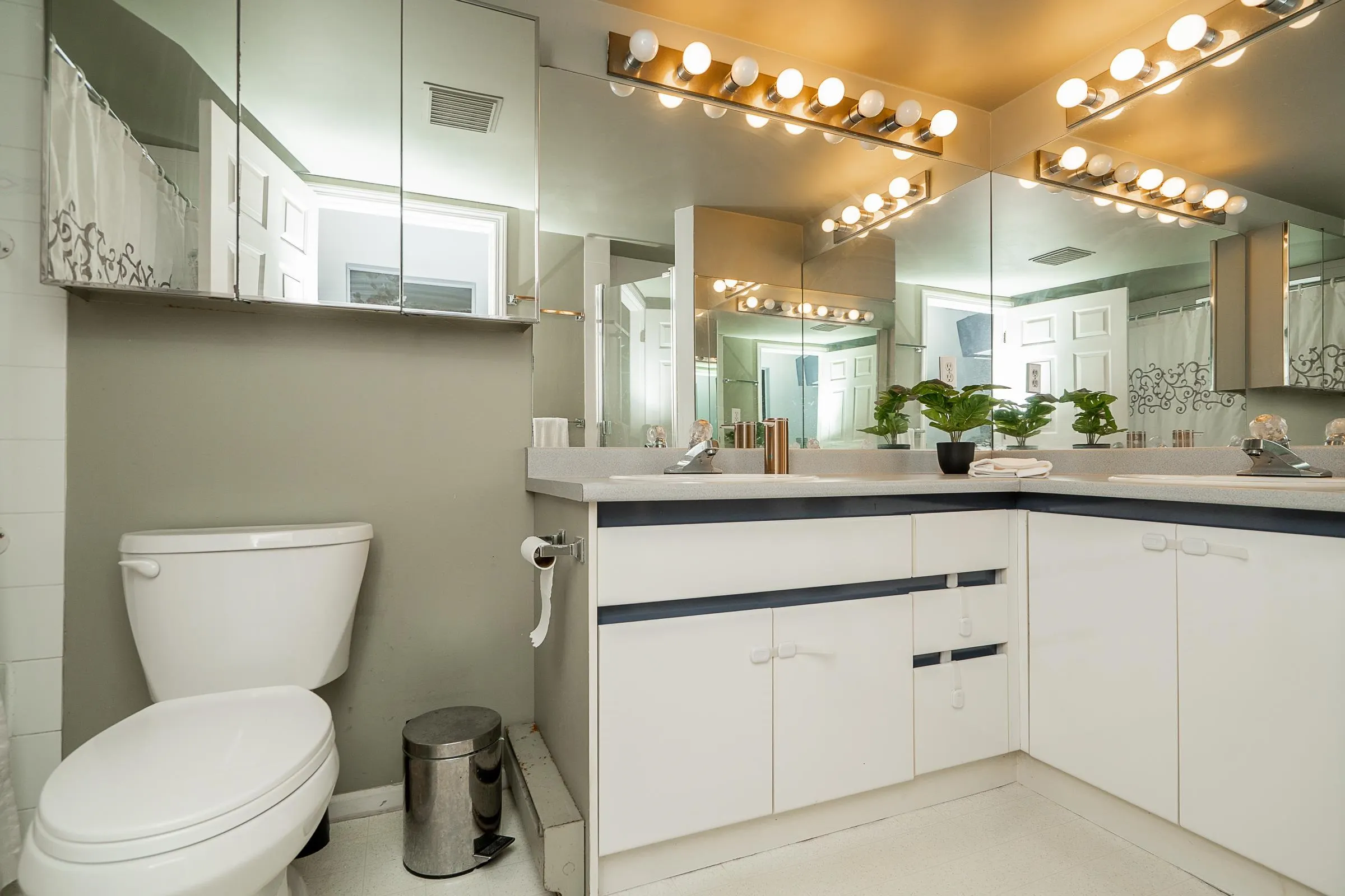 301 7465 Sandborne Avenue