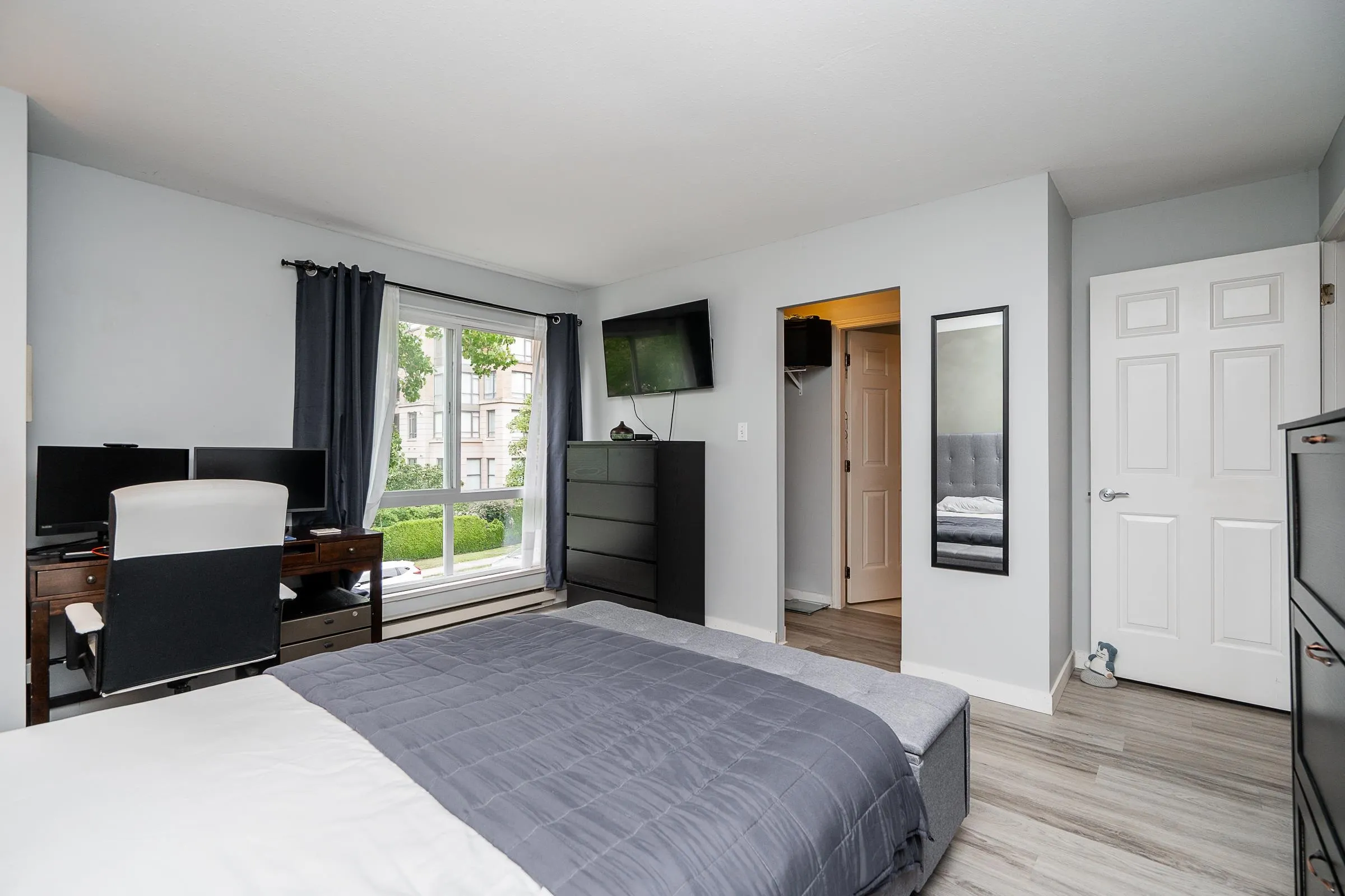 301 7465 Sandborne Avenue