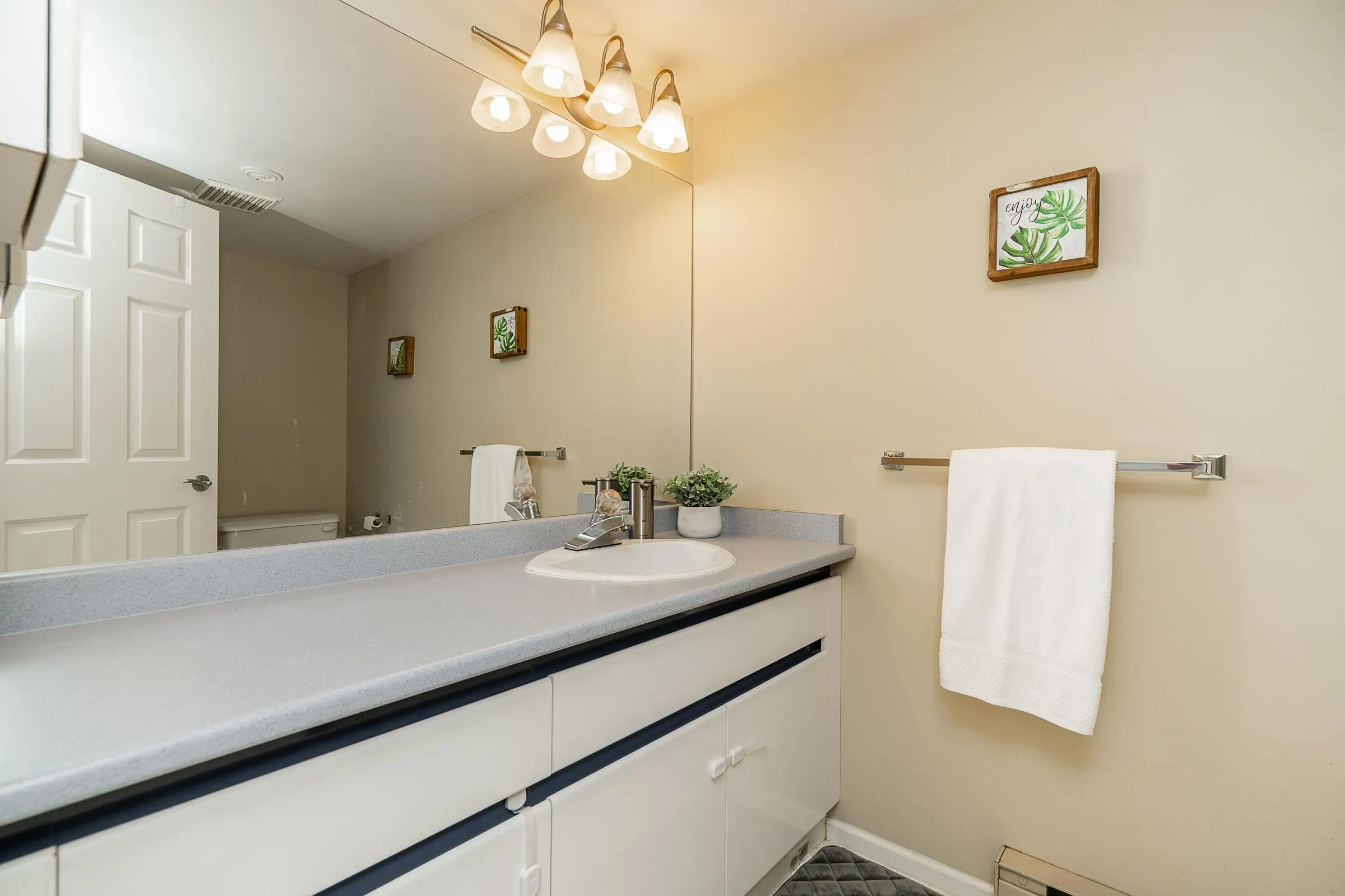 301 7465 Sandborne Avenue