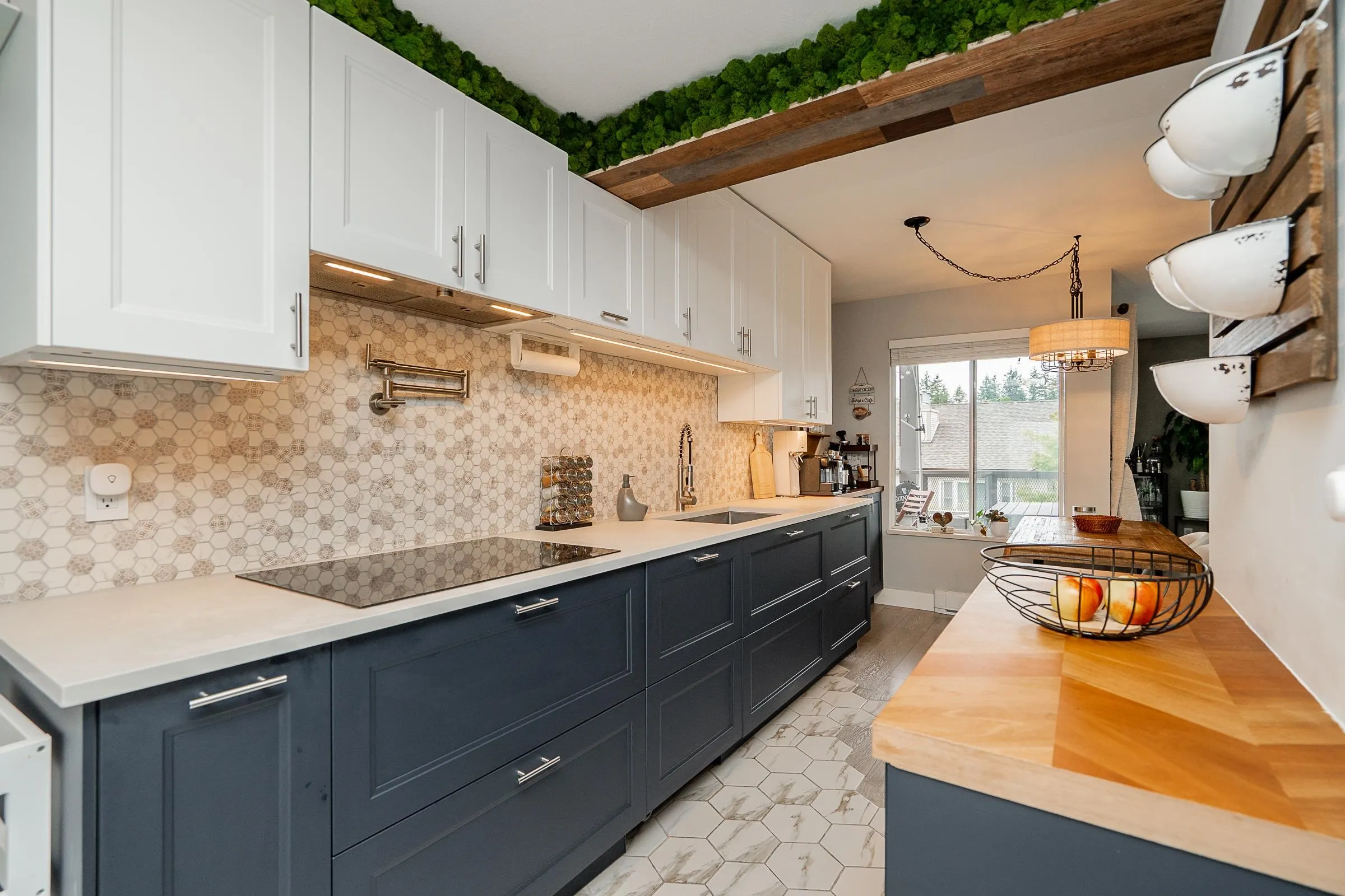 301 7465 Sandborne Avenue