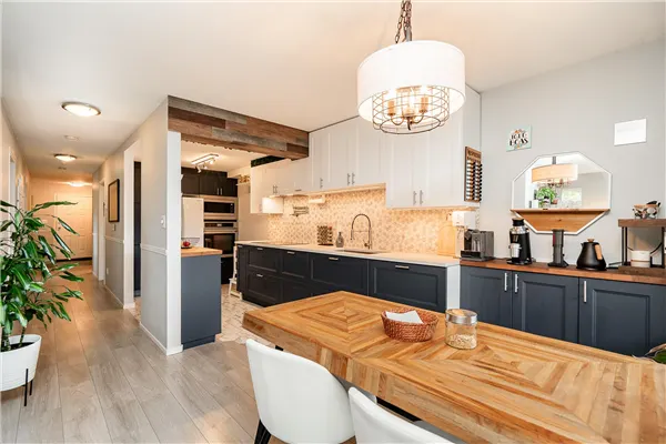 301 7465 Sandborne Avenue