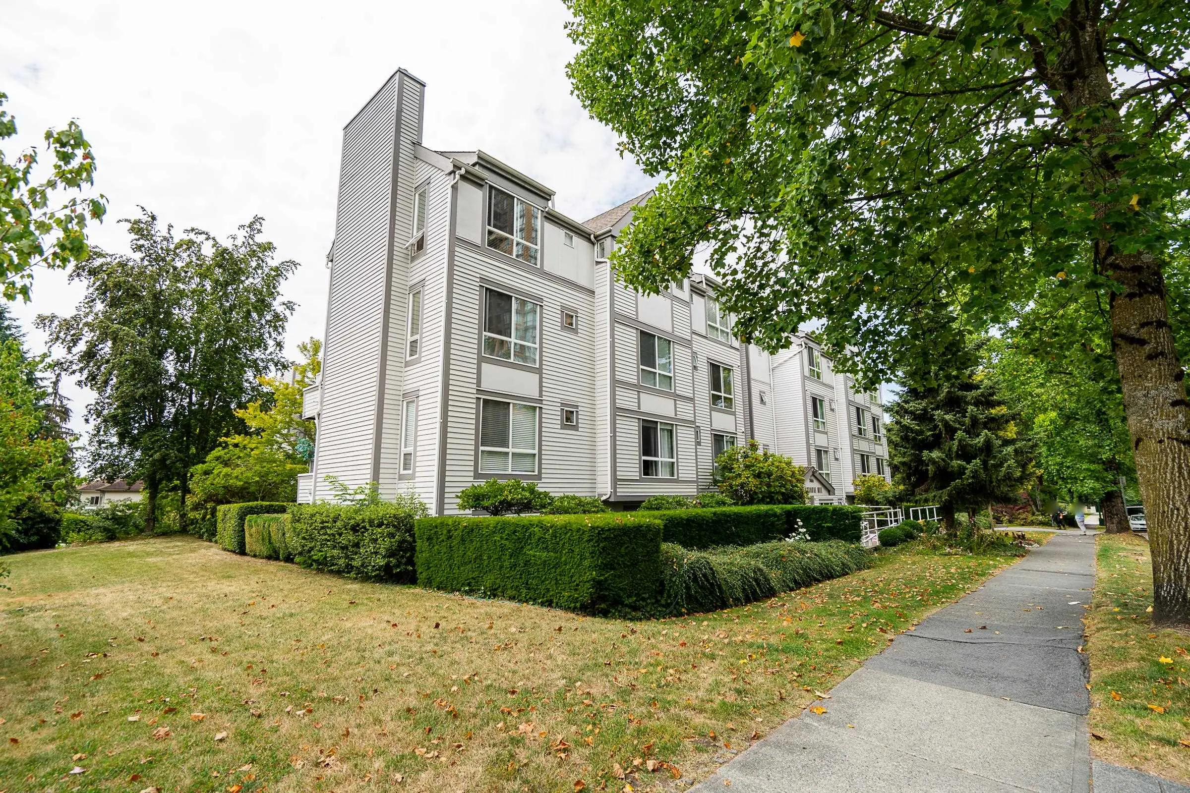 301 7465 Sandborne Avenue