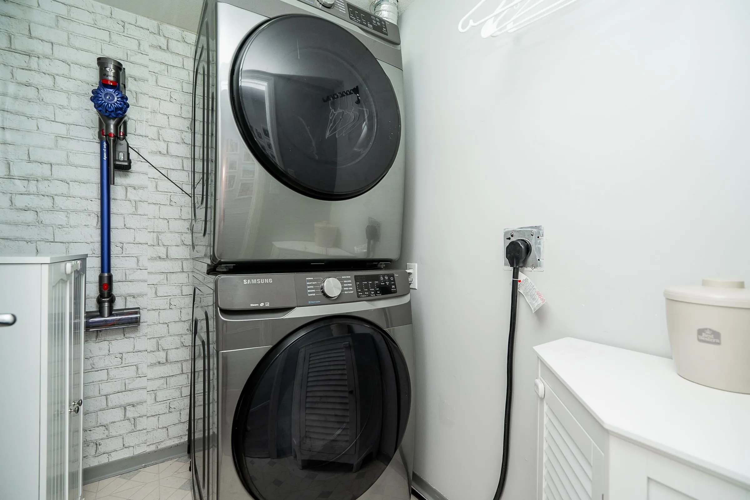 301 7465 Sandborne Avenue