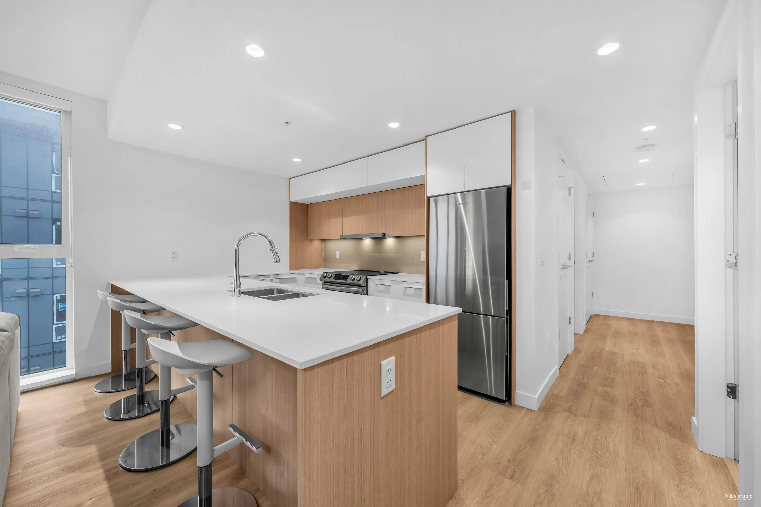 403 9888 University Crescent