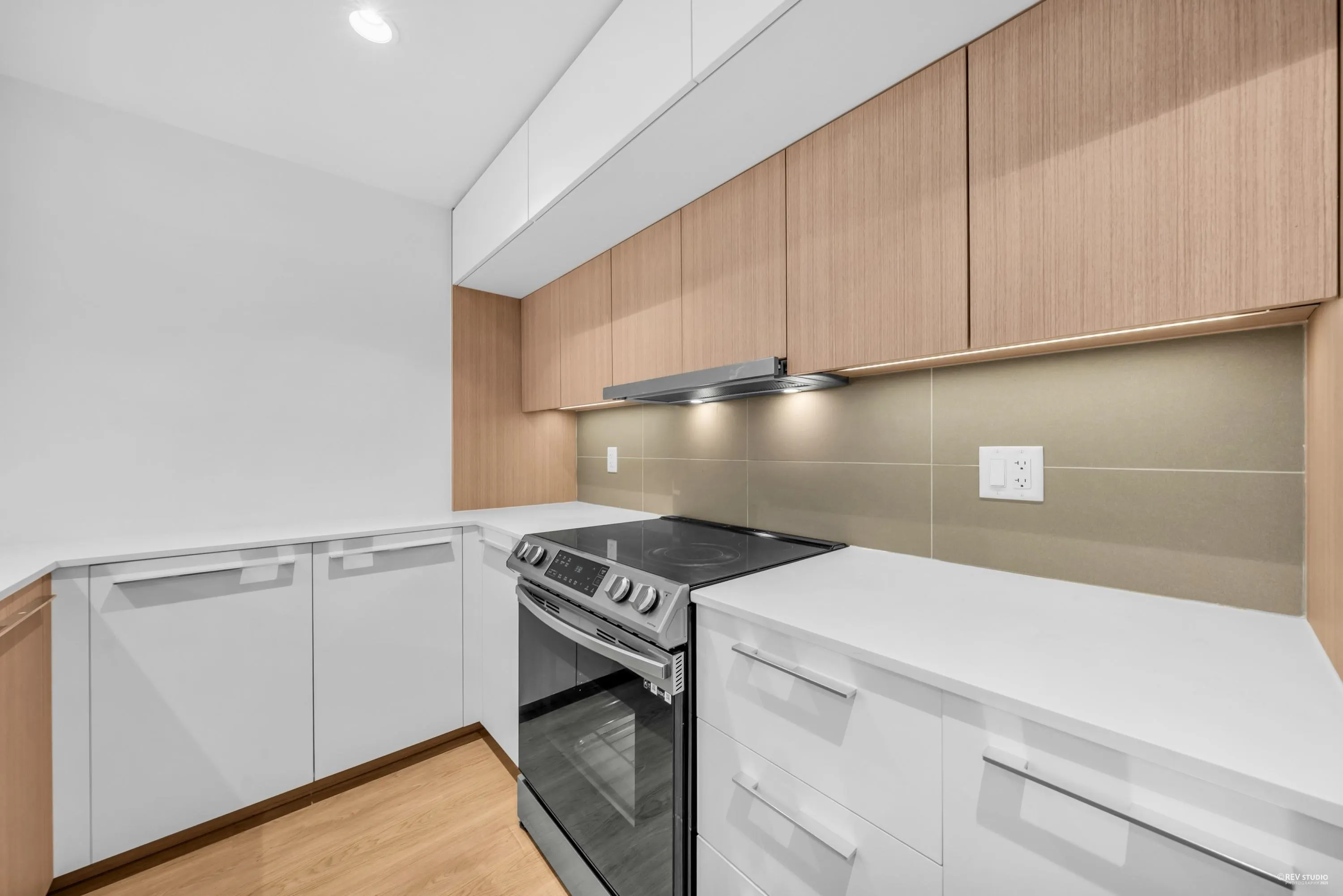 403 9888 University Crescent