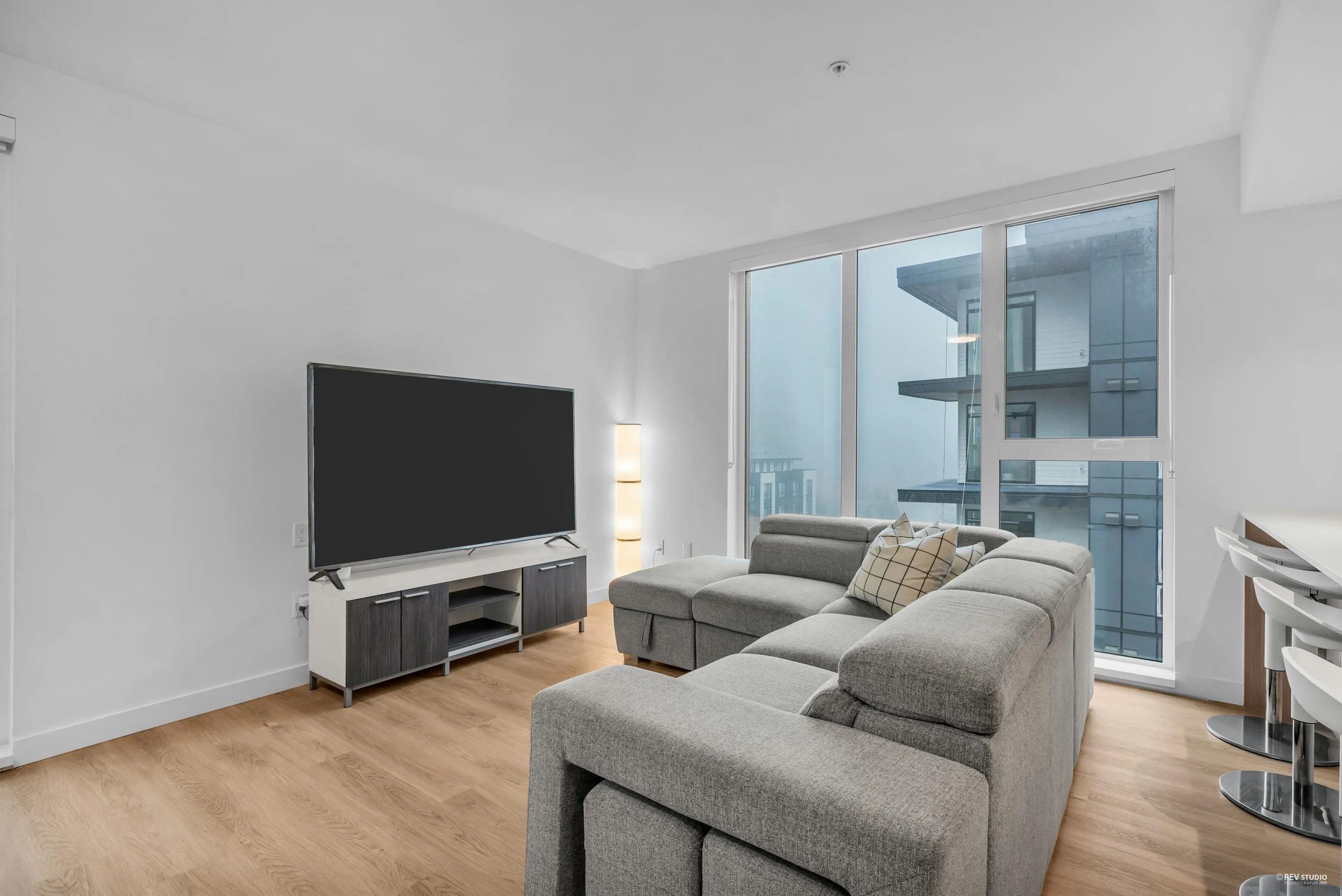 403 9888 University Crescent