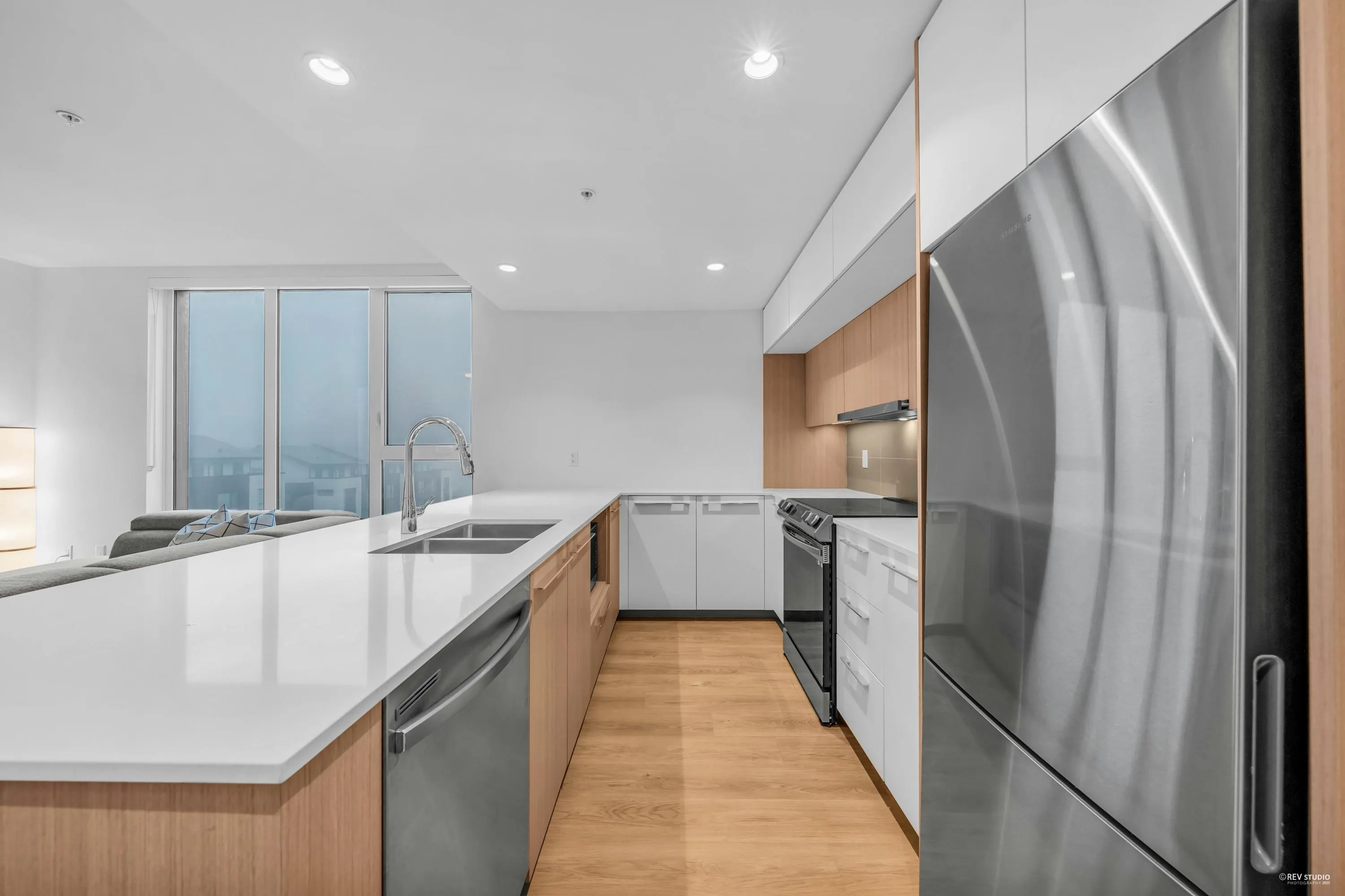 403 9888 University Crescent