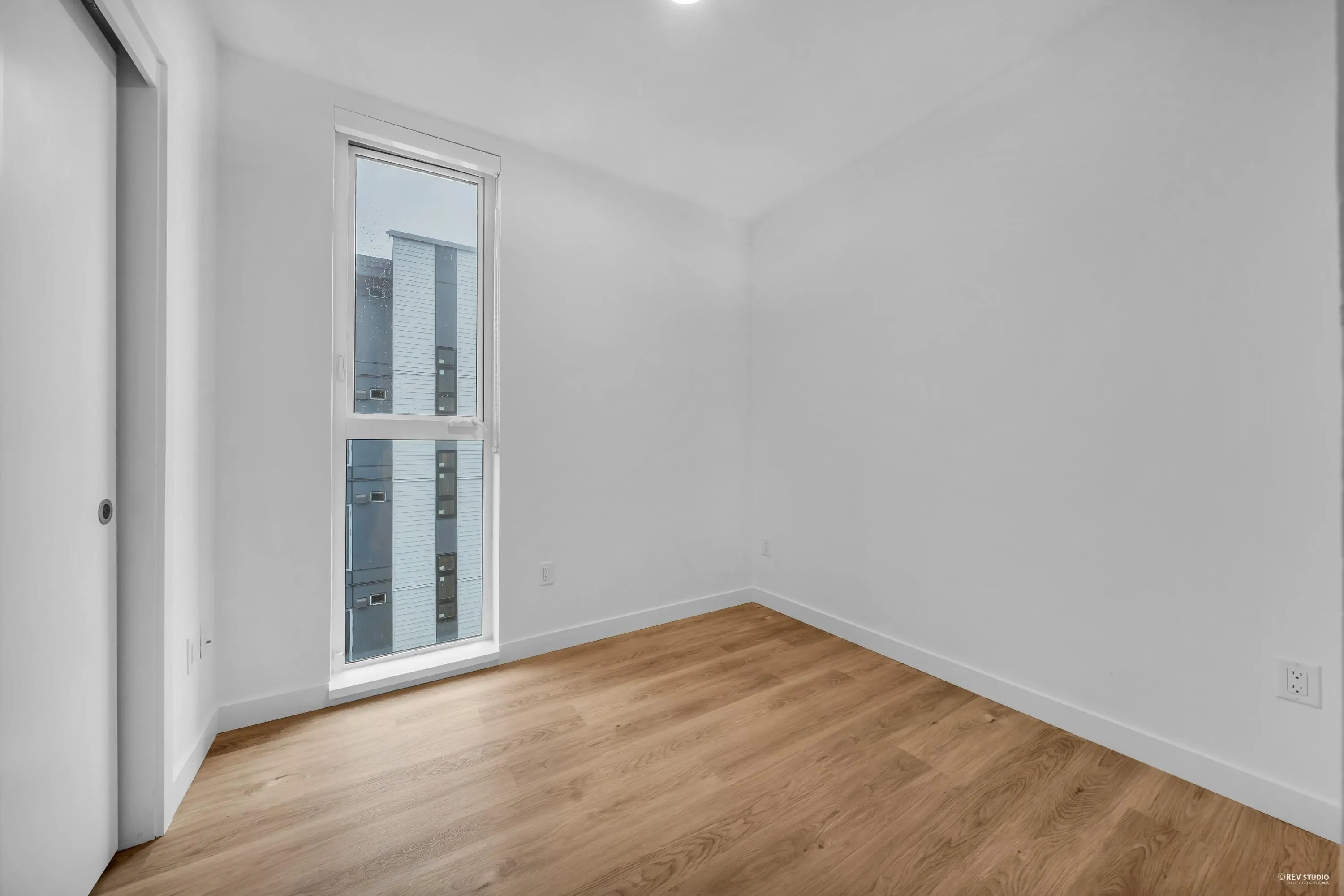 403 9888 University Crescent