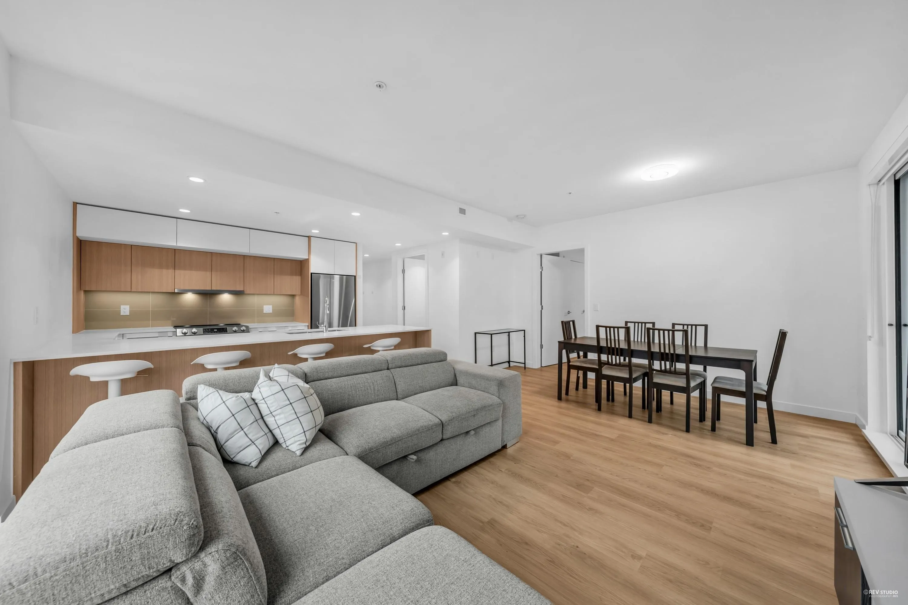 403 9888 University Crescent