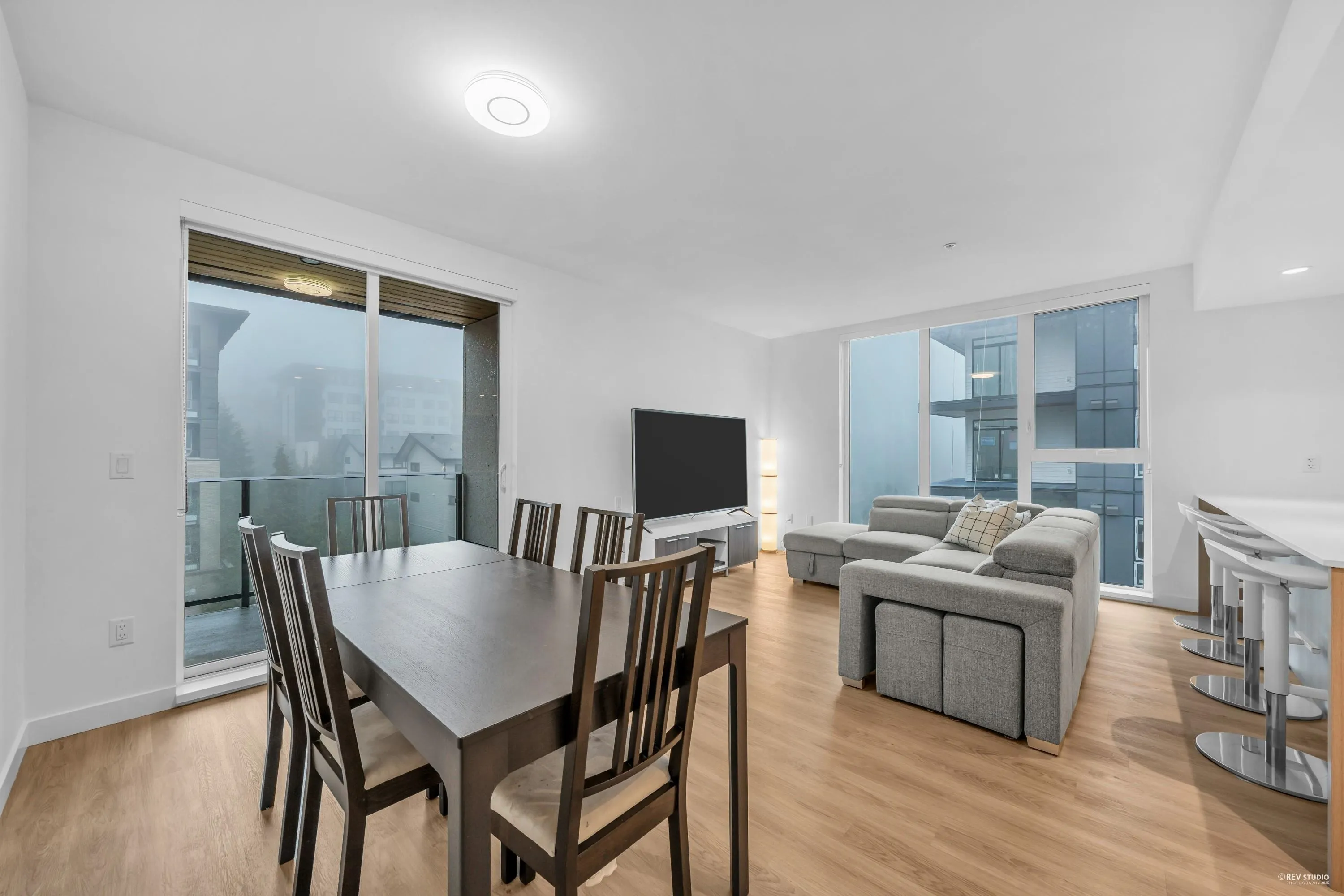 403 9888 University Crescent