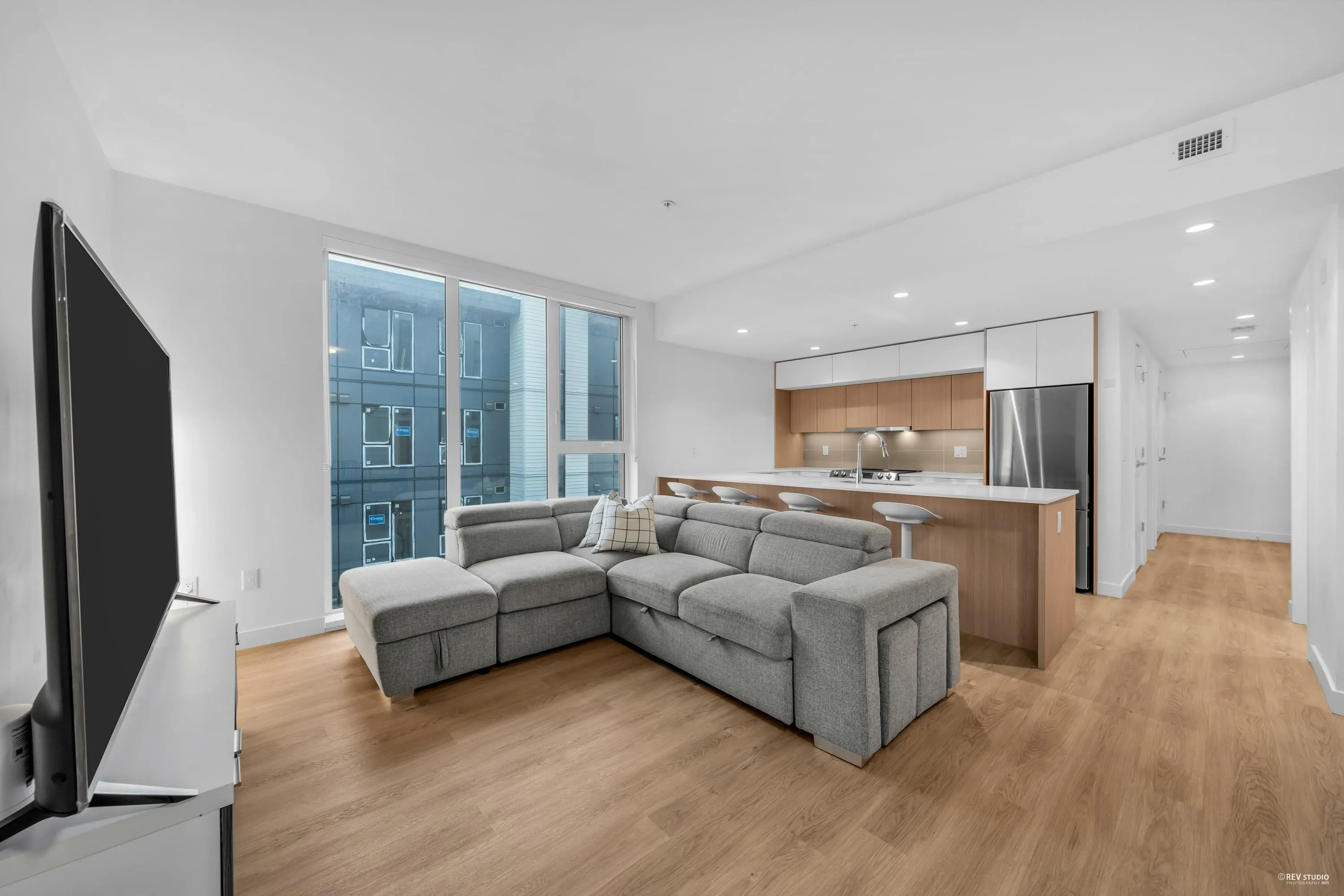 403 9888 University Crescent