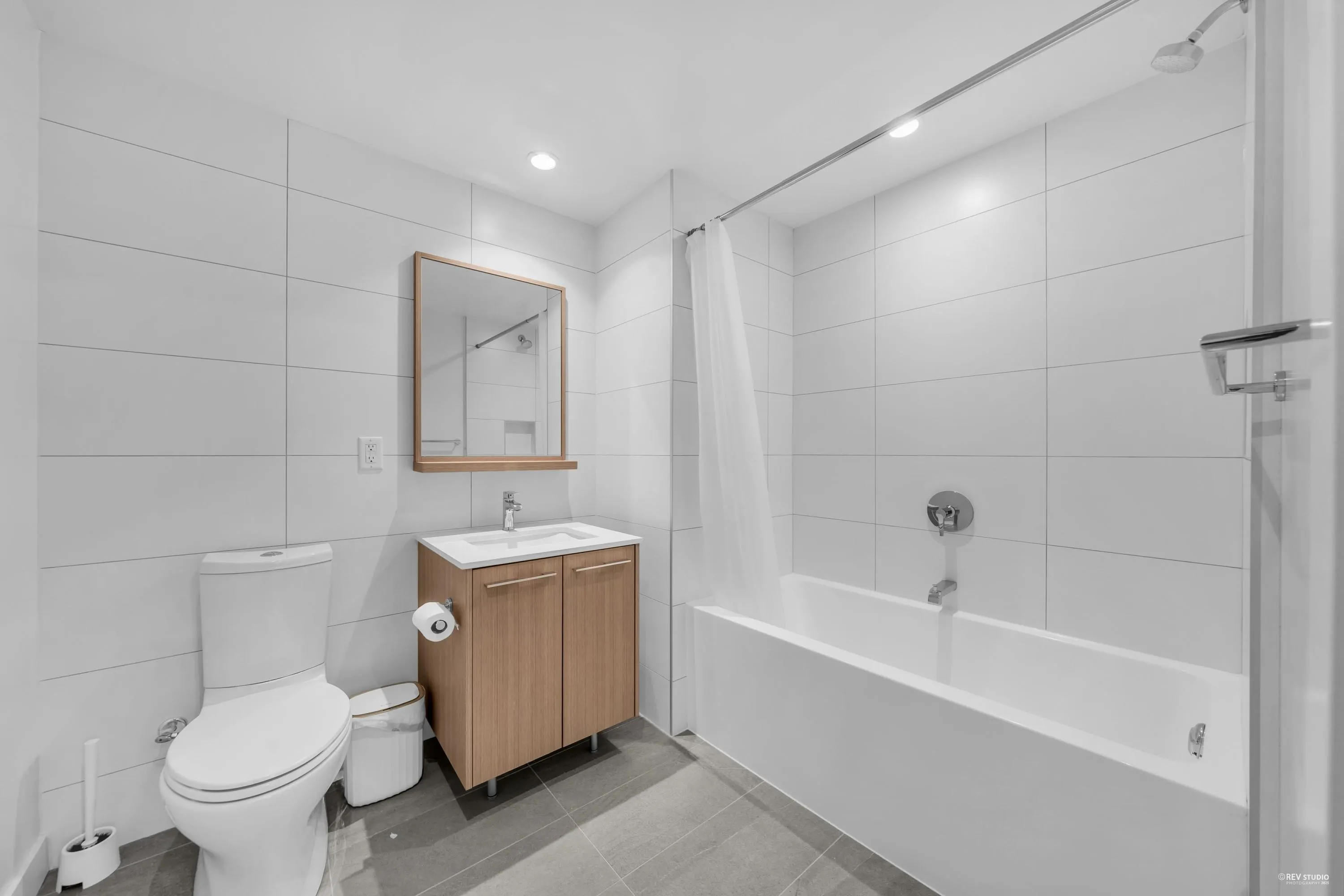 403 9888 University Crescent