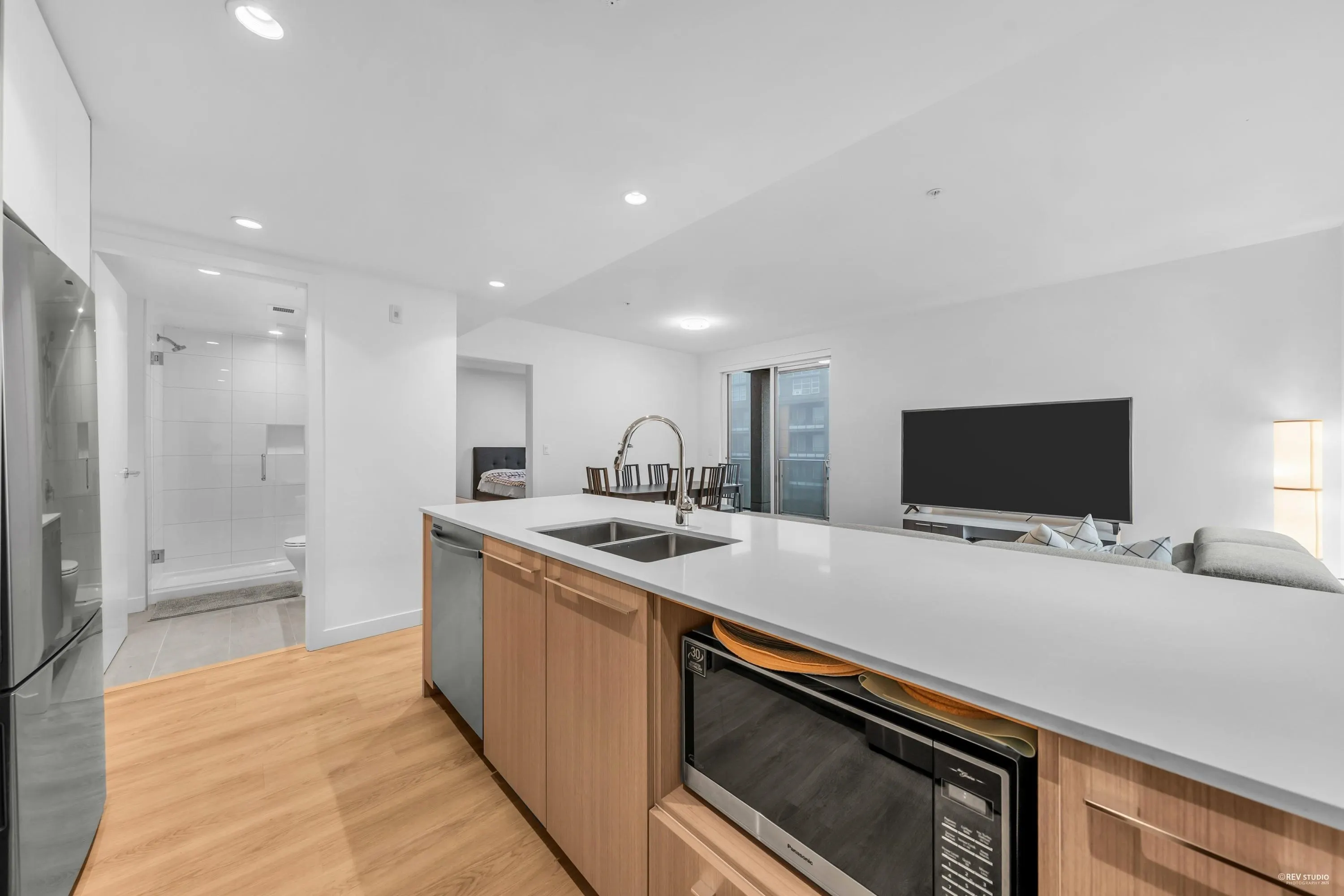 403 9888 University Crescent