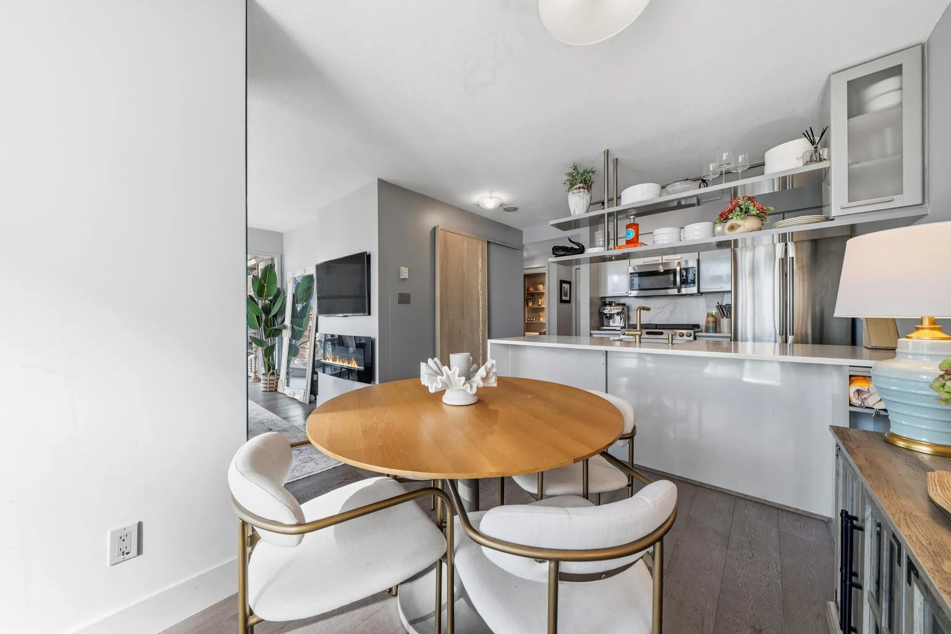 906 1438 Richards Street