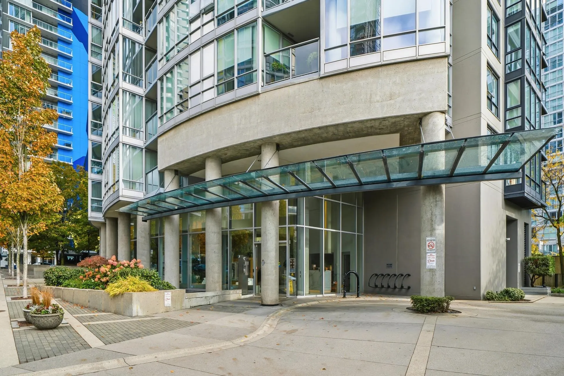 906 1438 Richards Street