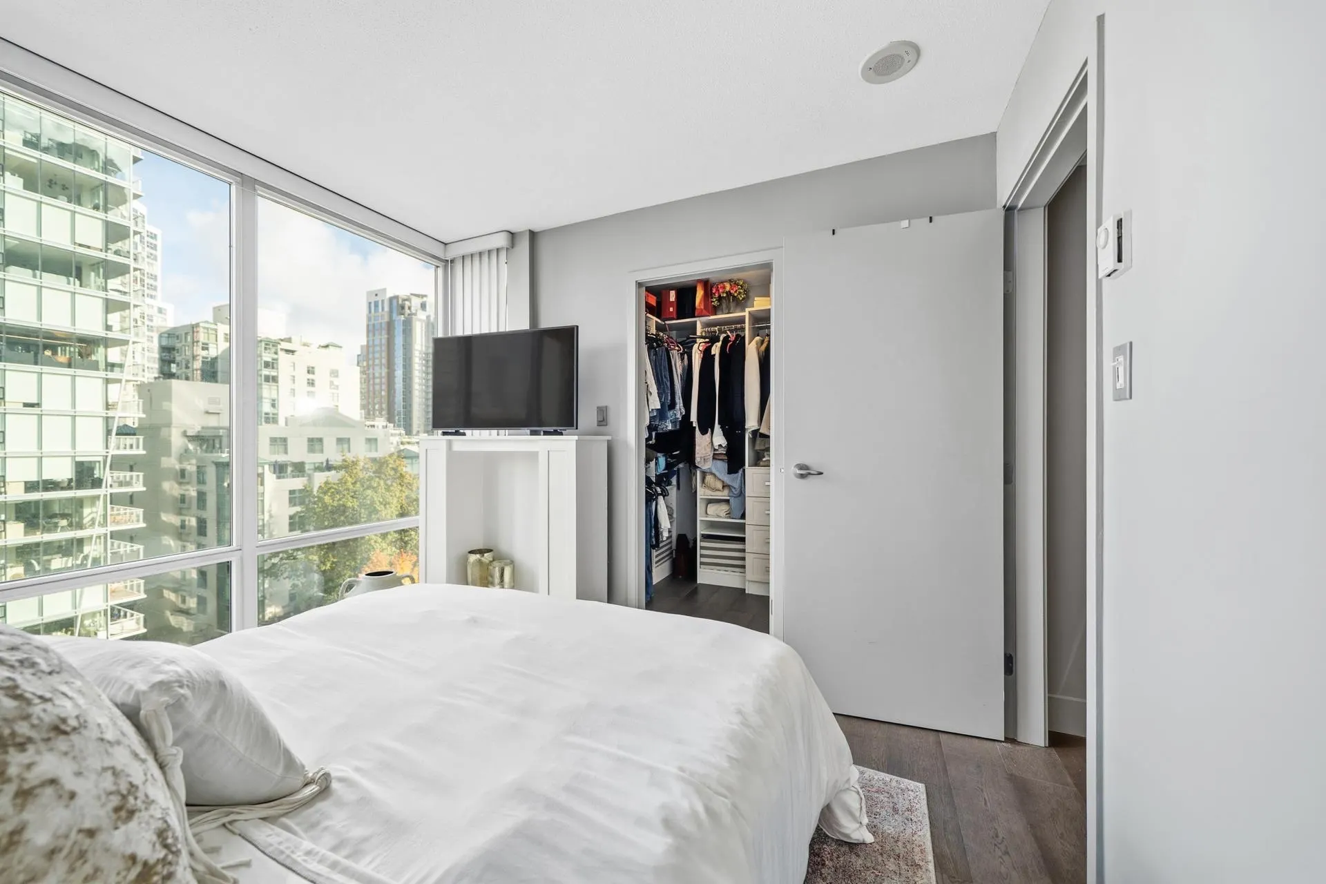 906 1438 Richards Street