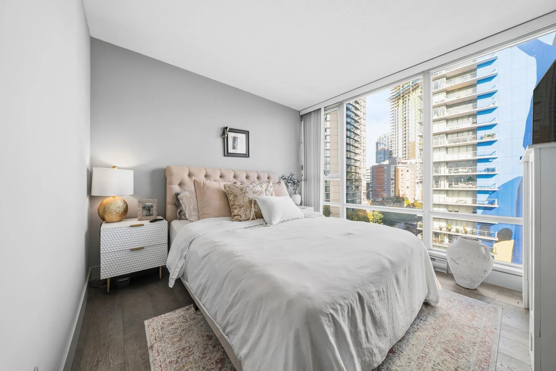 906 1438 Richards Street