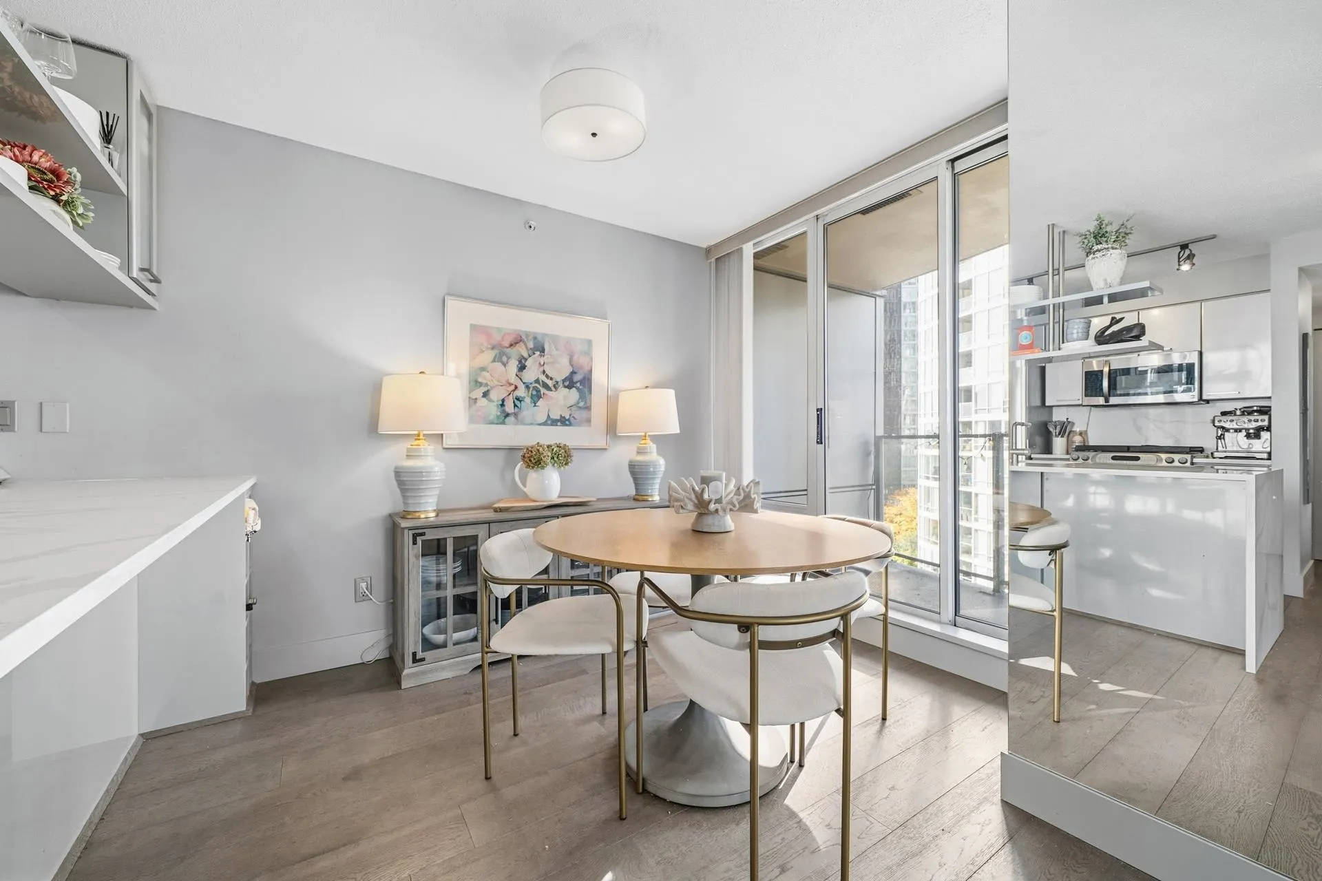 906 1438 Richards Street