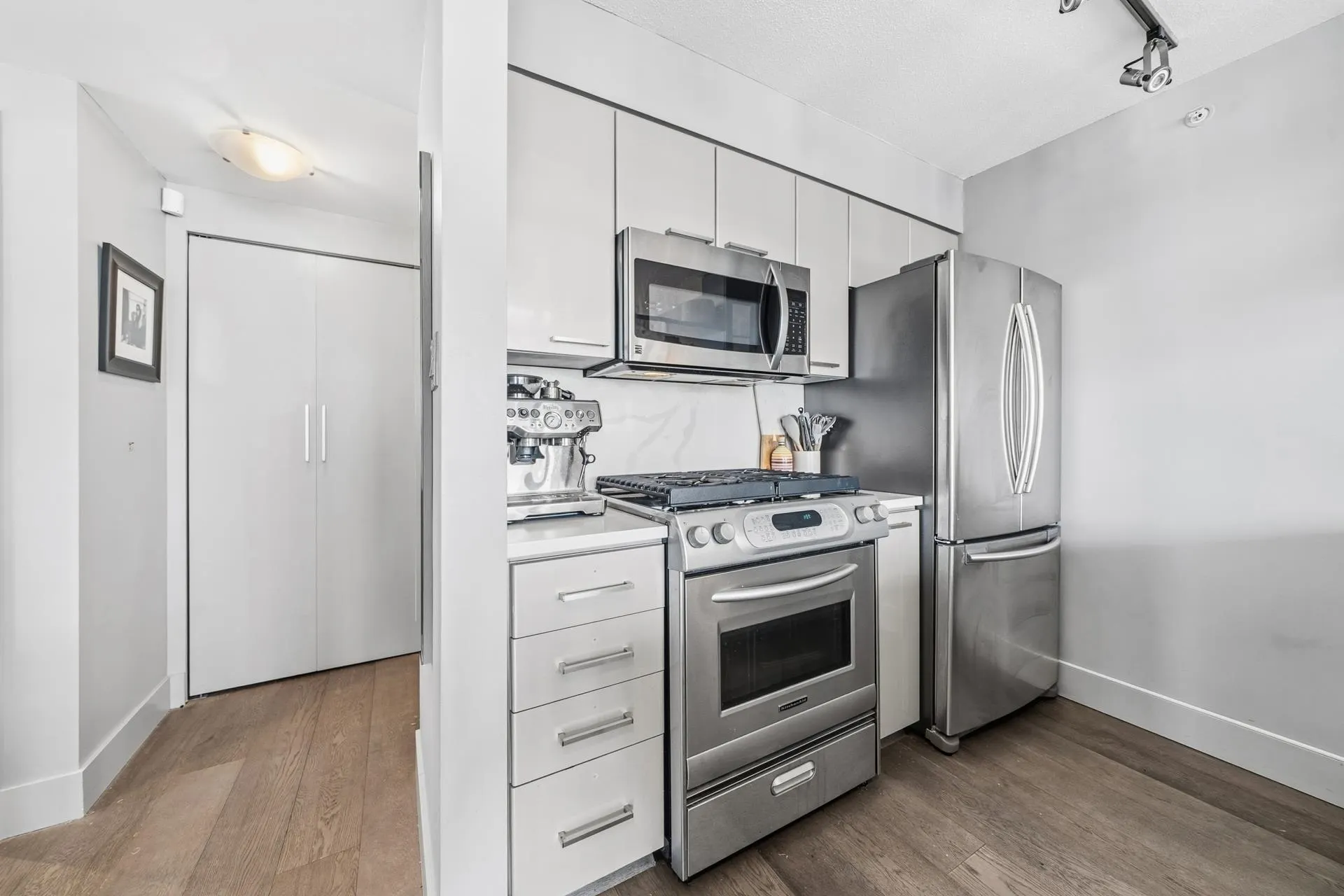 906 1438 Richards Street