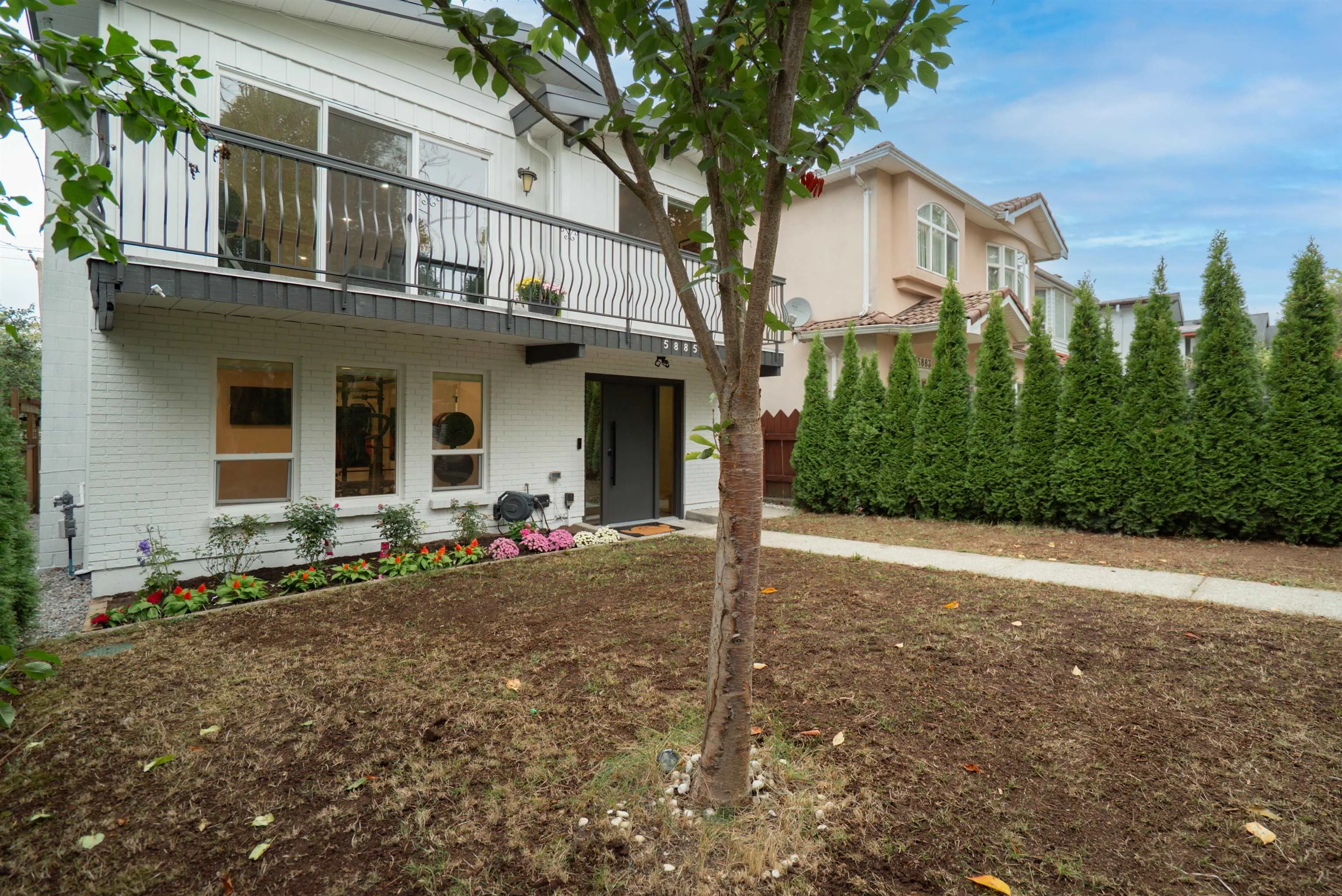 5885 Sherbrooke Street