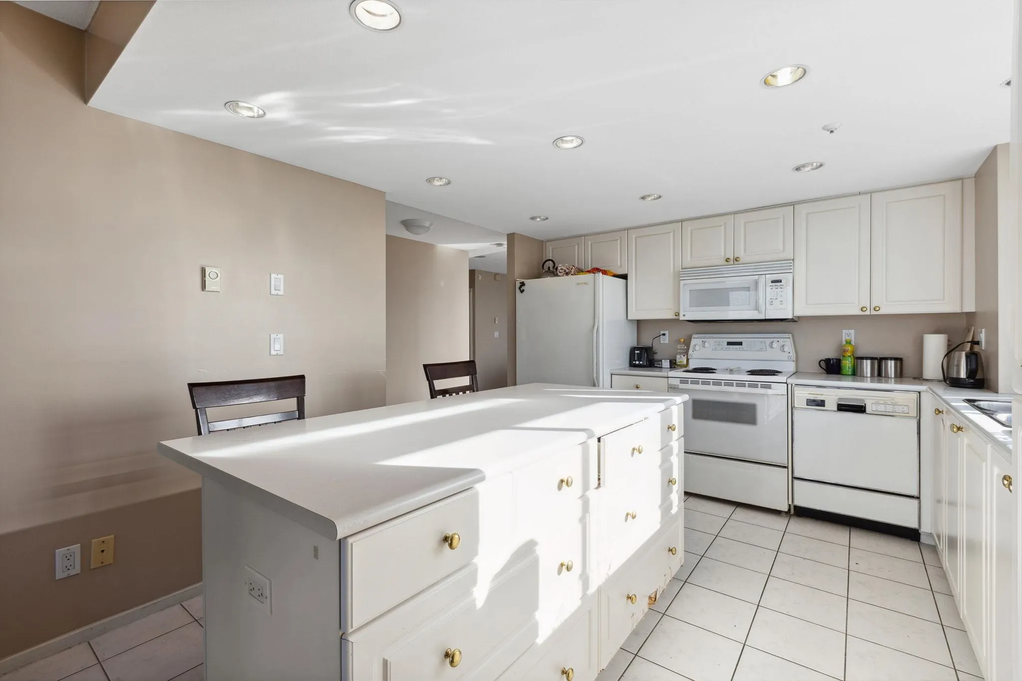 2204 739 Princess Street