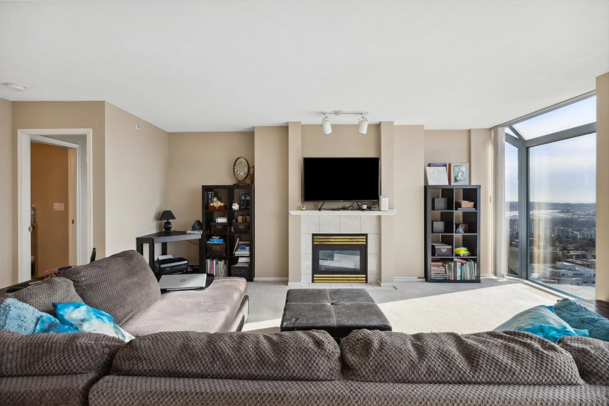 2204 739 Princess Street