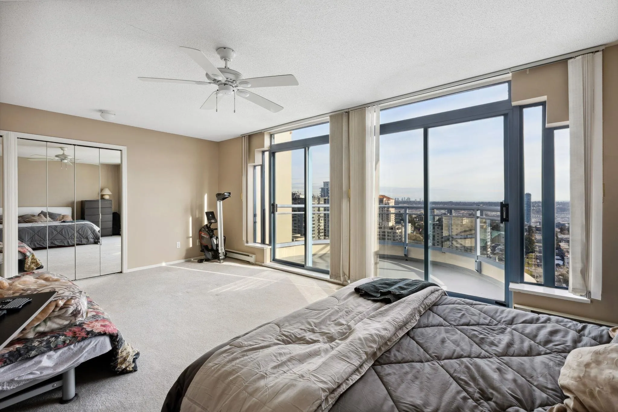 2204 739 Princess Street