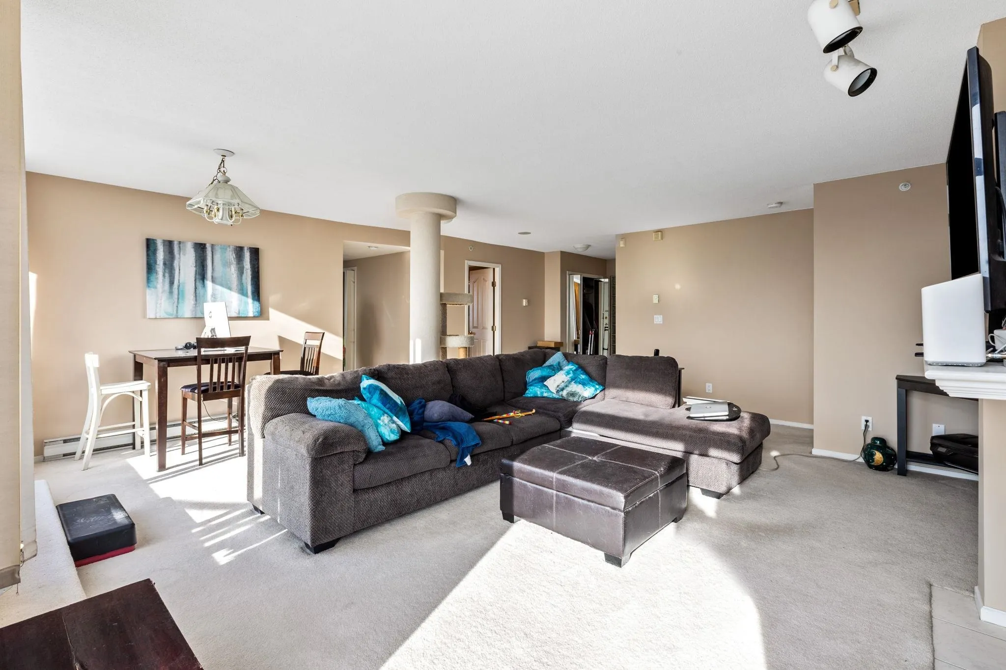 2204 739 Princess Street