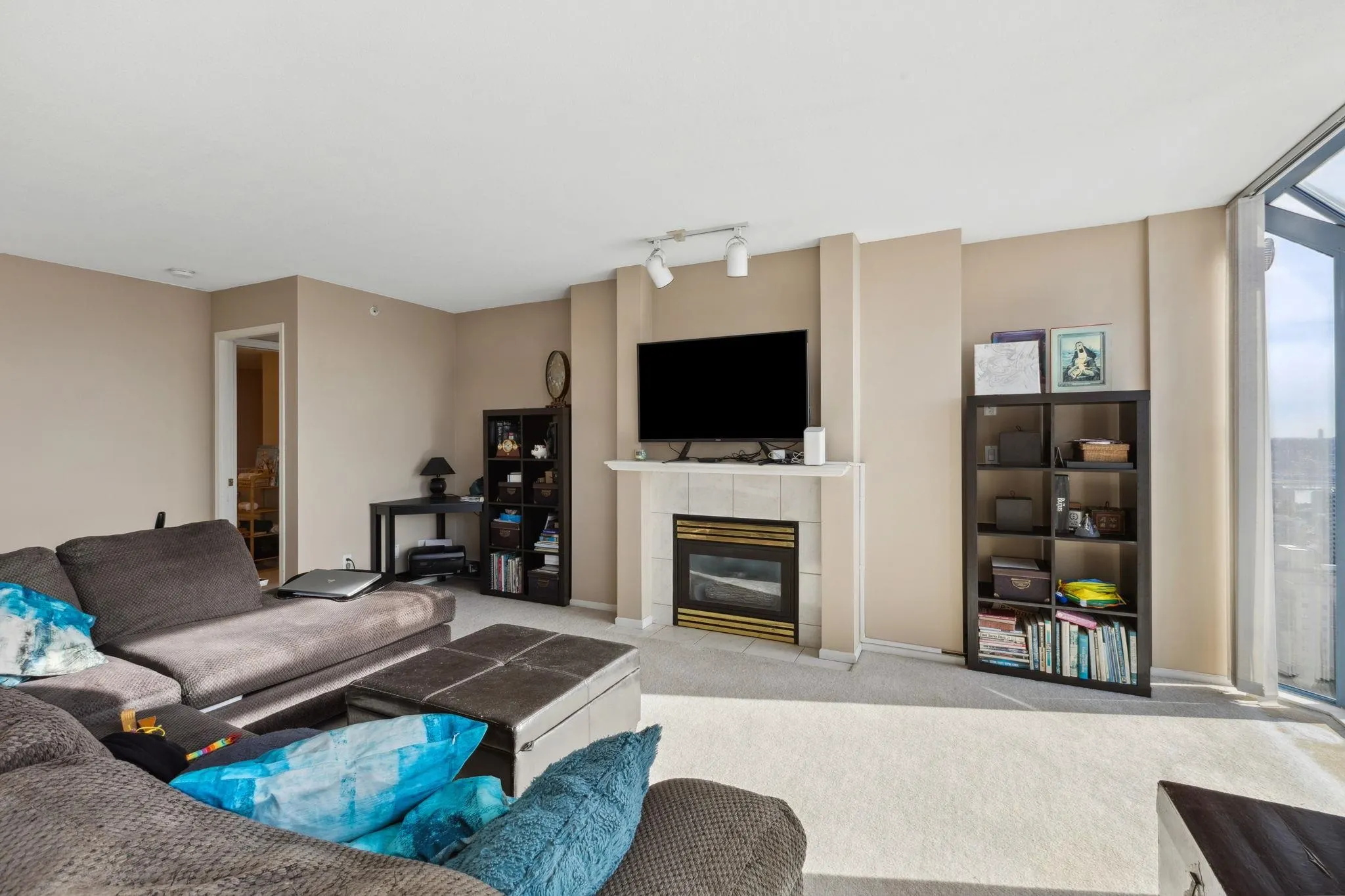 2204 739 Princess Street