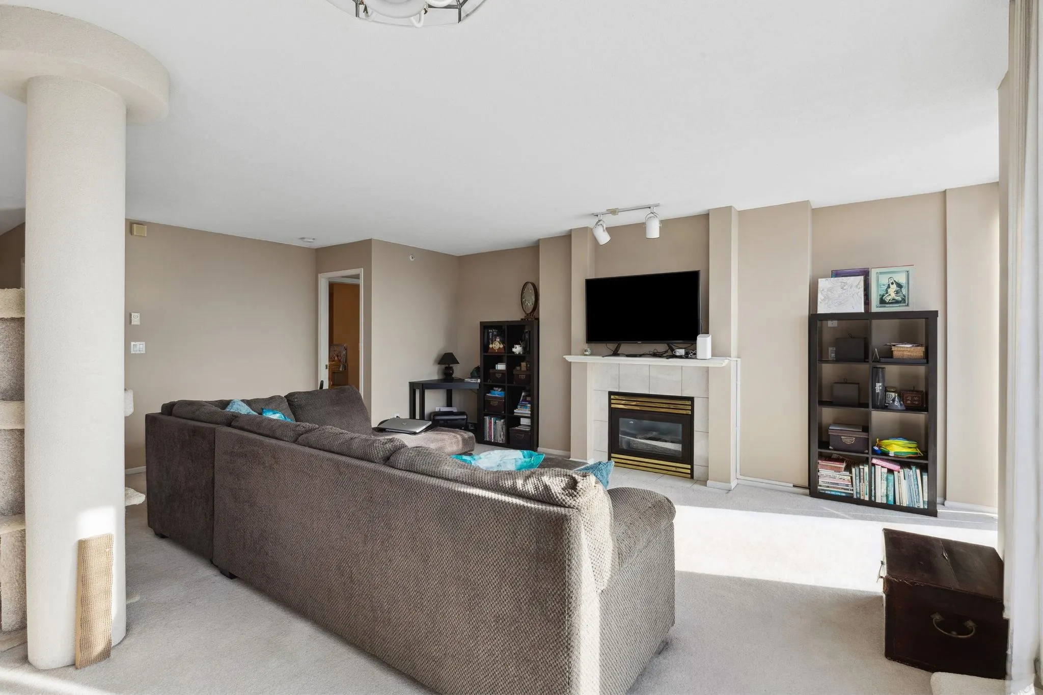 2204 739 Princess Street