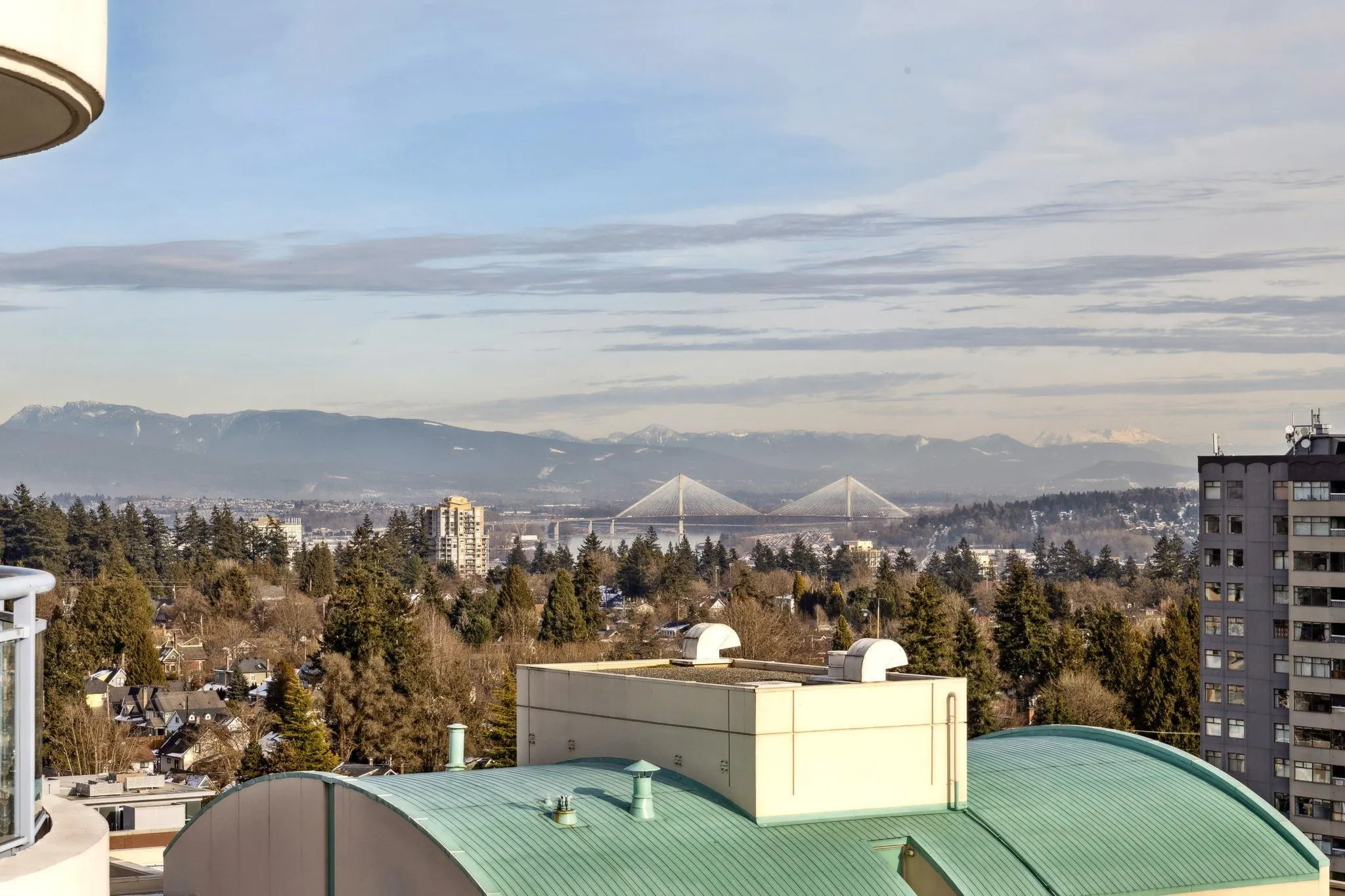 2204 739 Princess Street