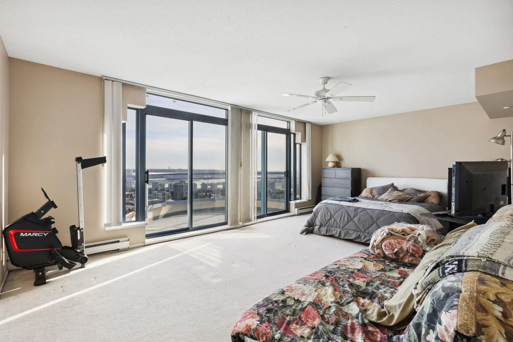 2204 739 Princess Street