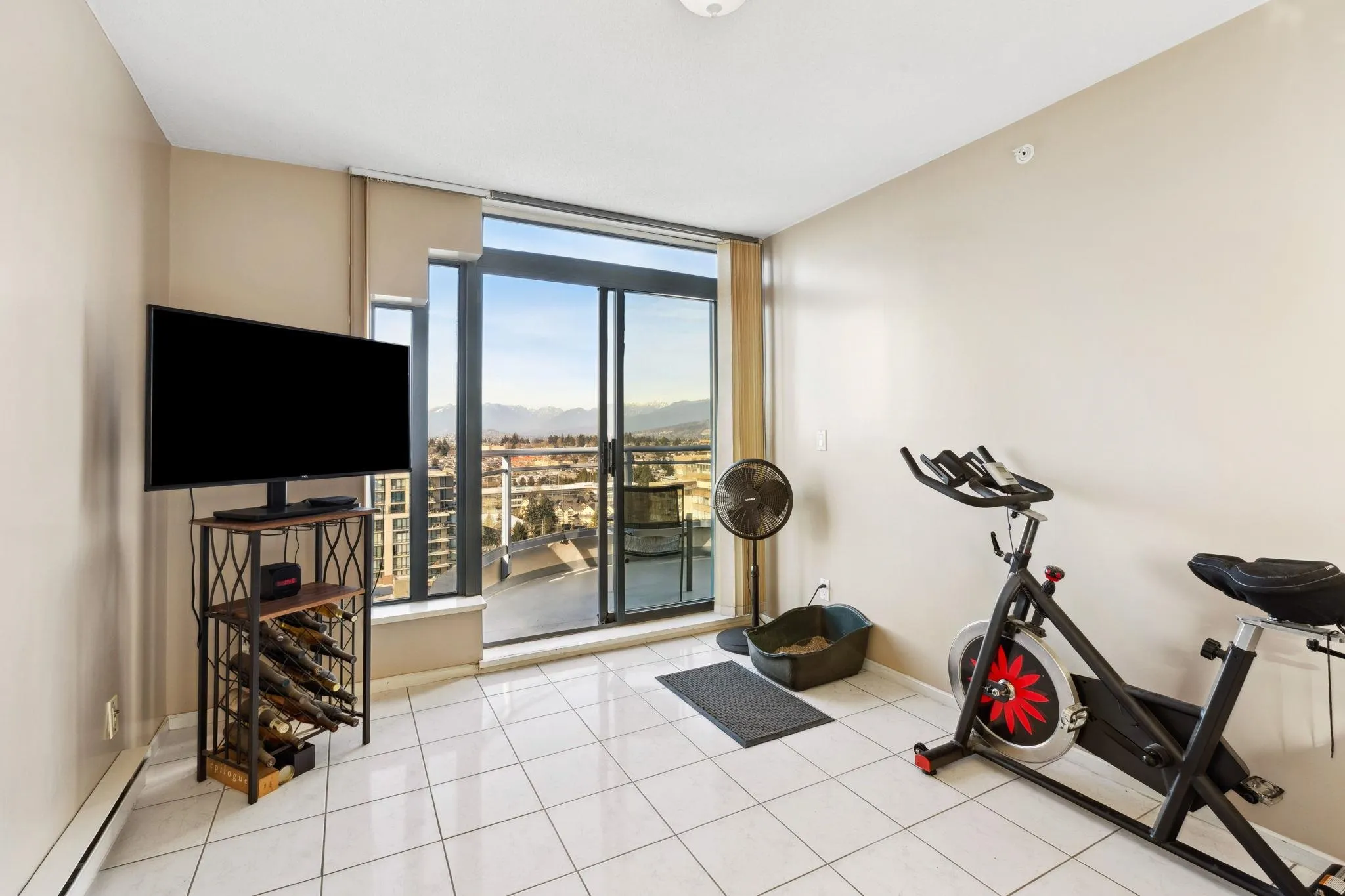 2204 739 Princess Street