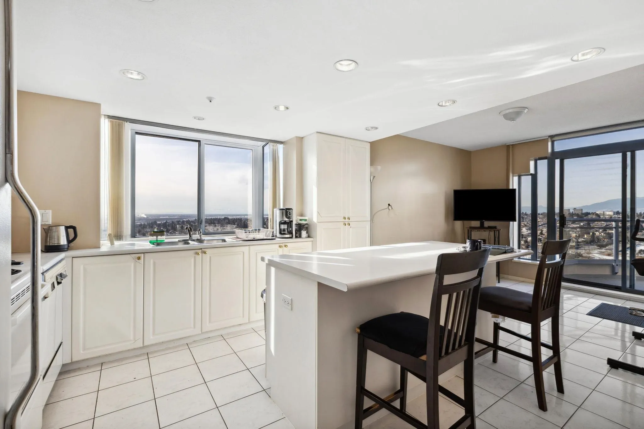 2204 739 Princess Street