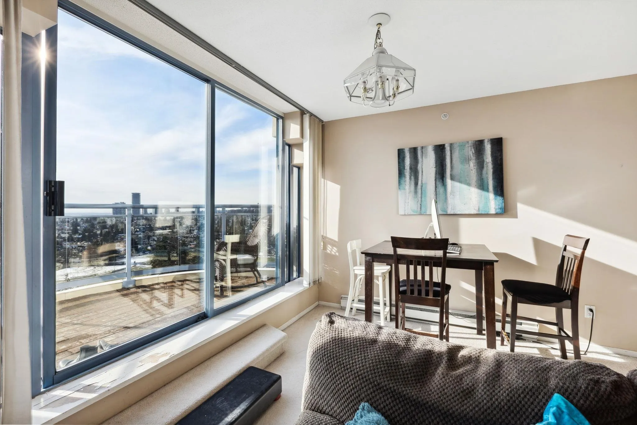 2204 739 Princess Street