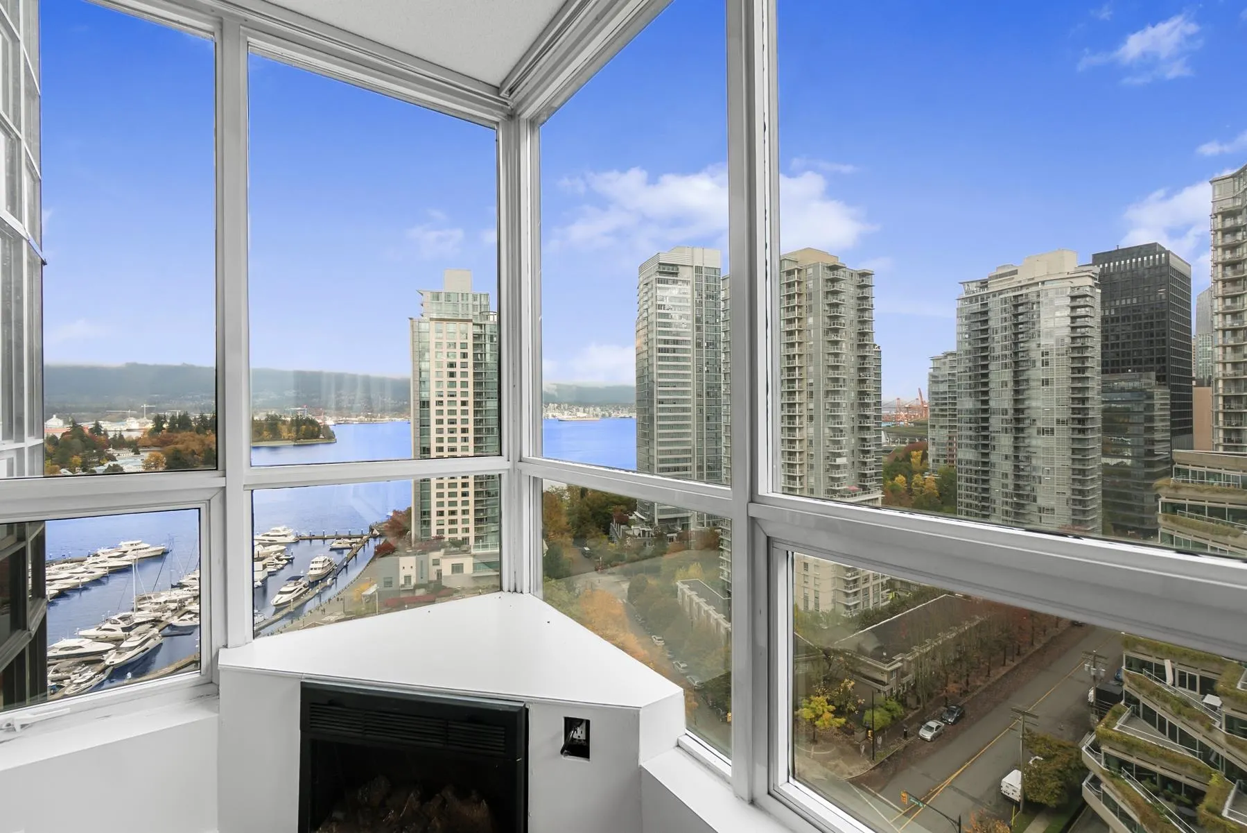 1704 555 Jervis Street