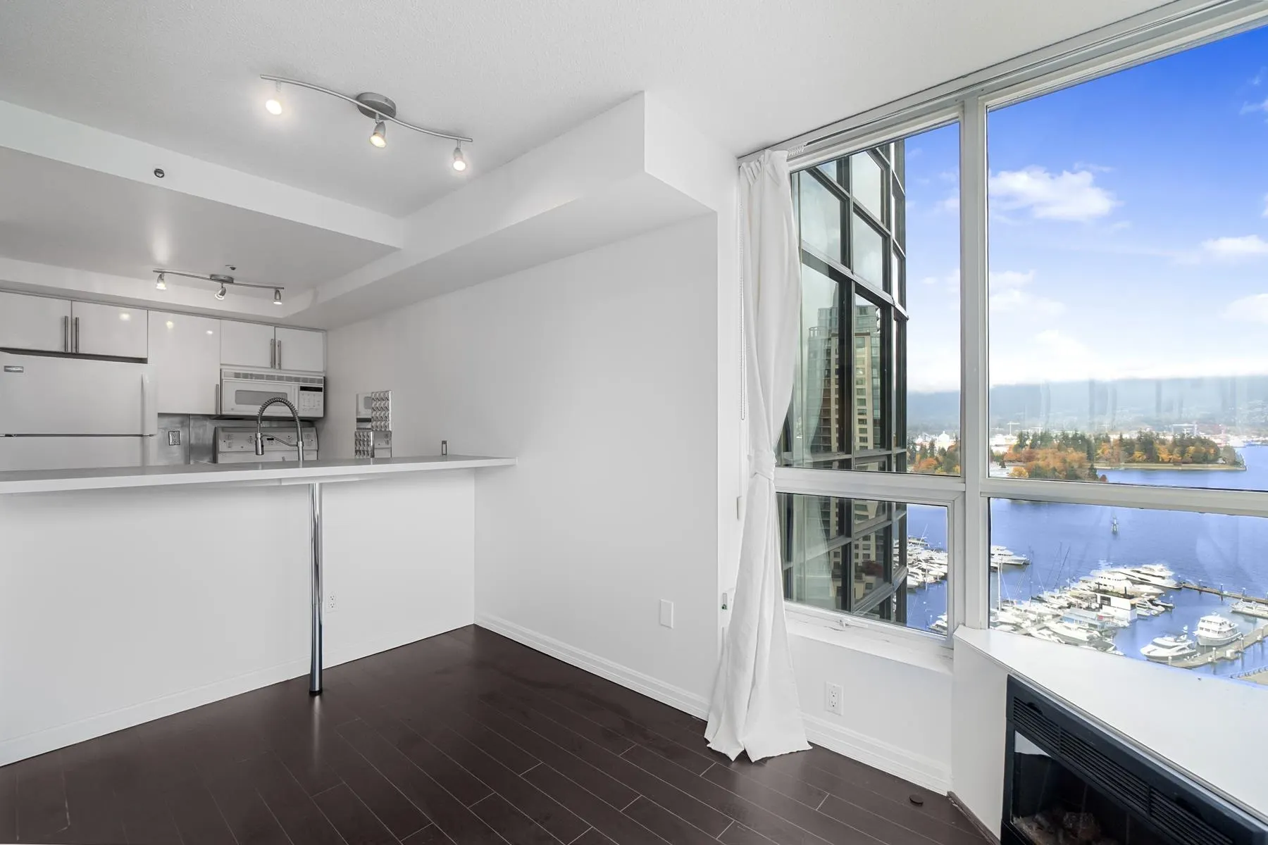 1704 555 Jervis Street