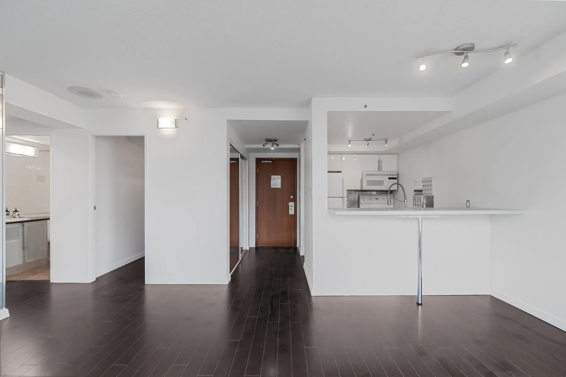 1704 555 Jervis Street