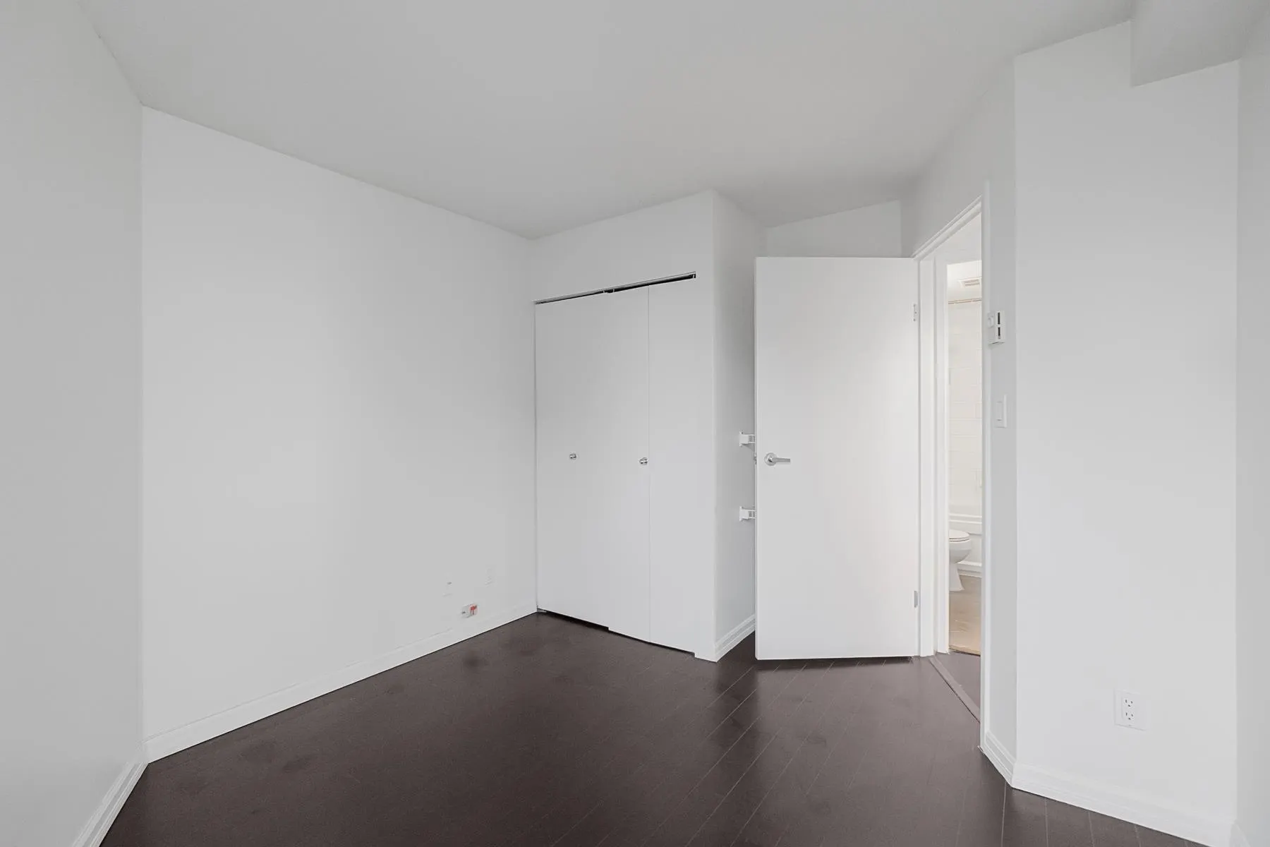 1704 555 Jervis Street