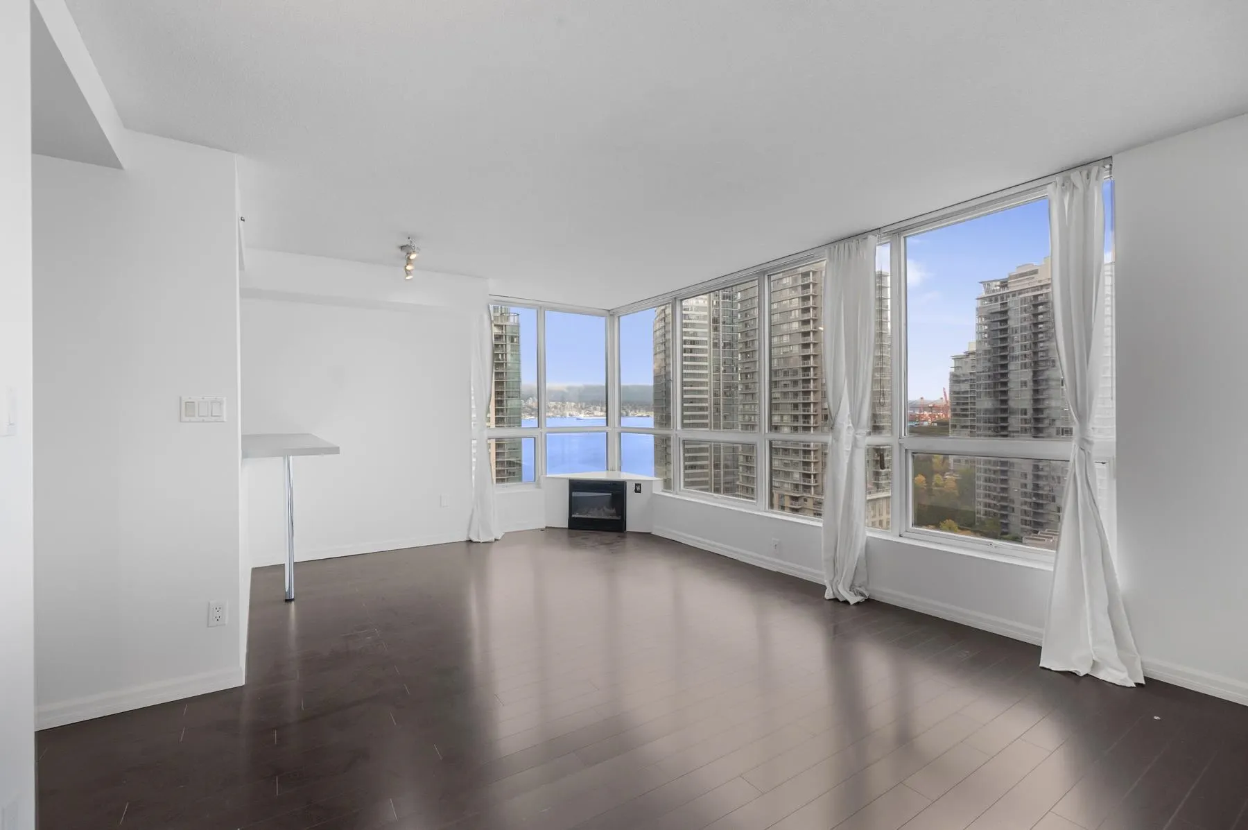 1704 555 Jervis Street