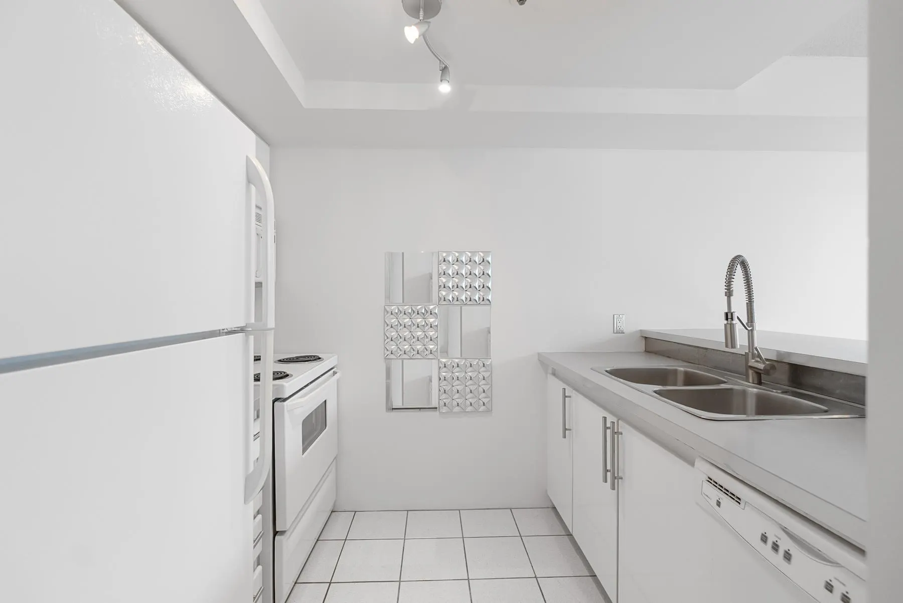 1704 555 Jervis Street